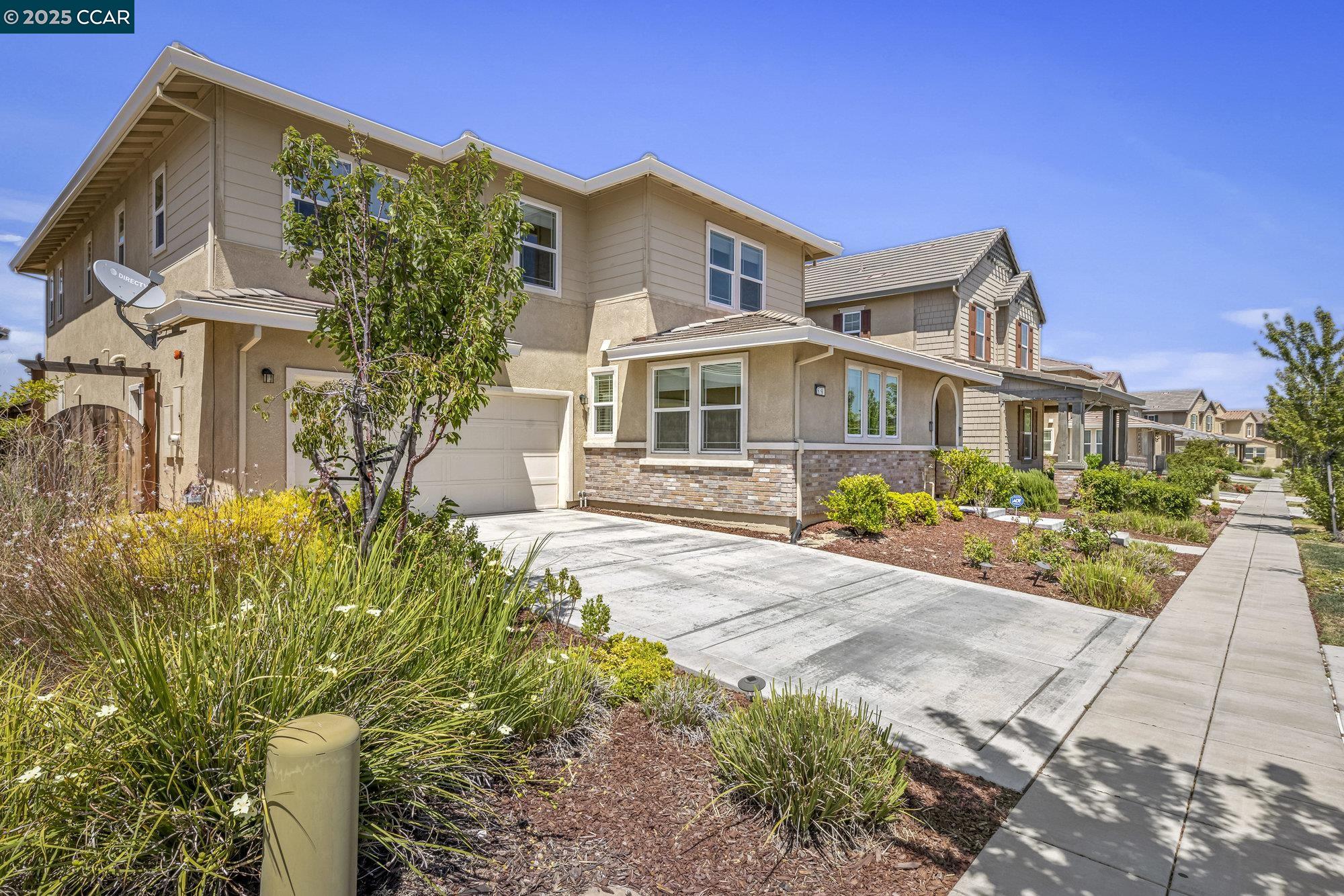 Detail Gallery Image 4 of 58 For 589 W Huntington Ave, Mountain House,  CA 95391 - 5 Beds | 4/1 Baths