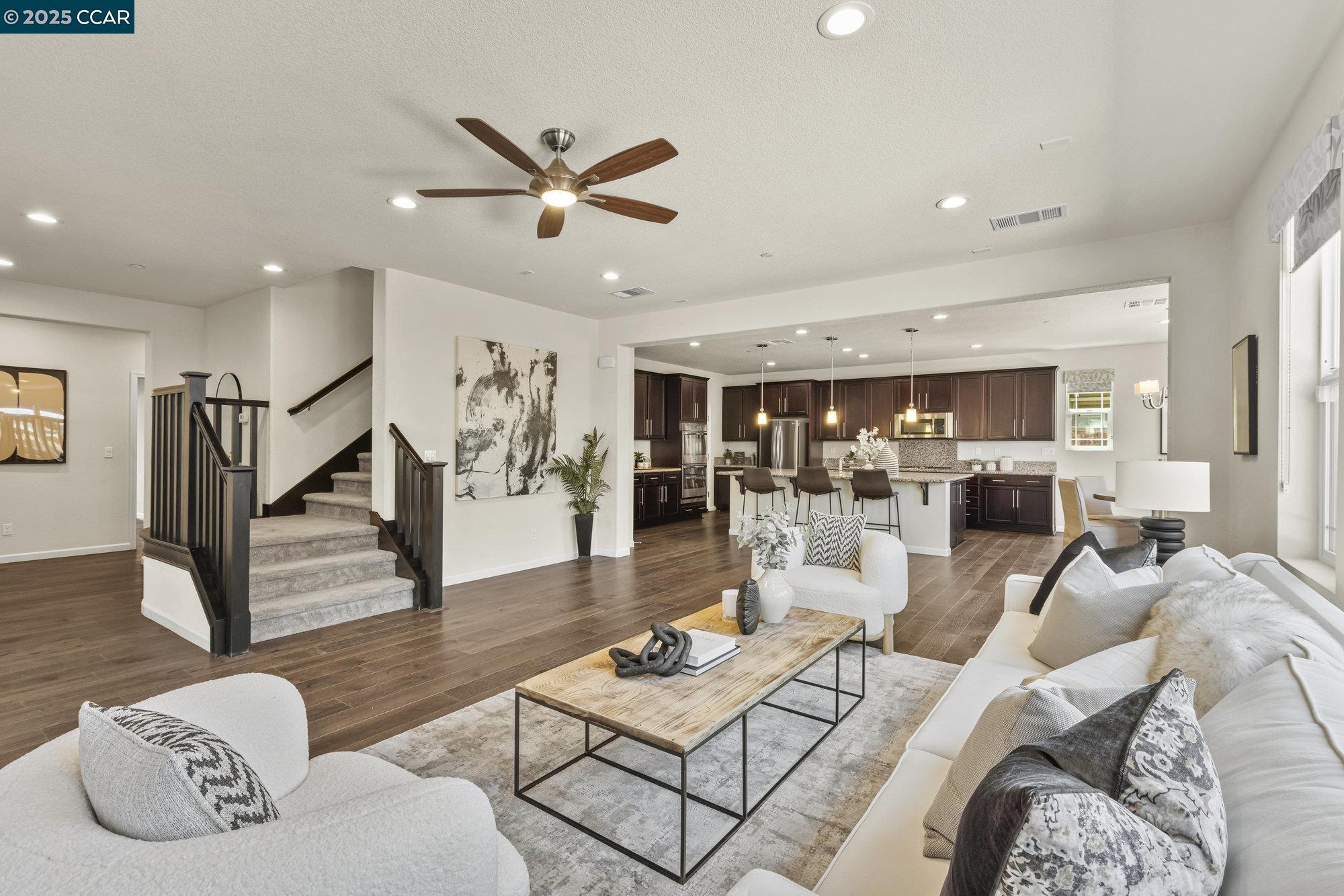 Detail Gallery Image 9 of 58 For 589 W Huntington Ave, Mountain House,  CA 95391 - 5 Beds | 4/1 Baths