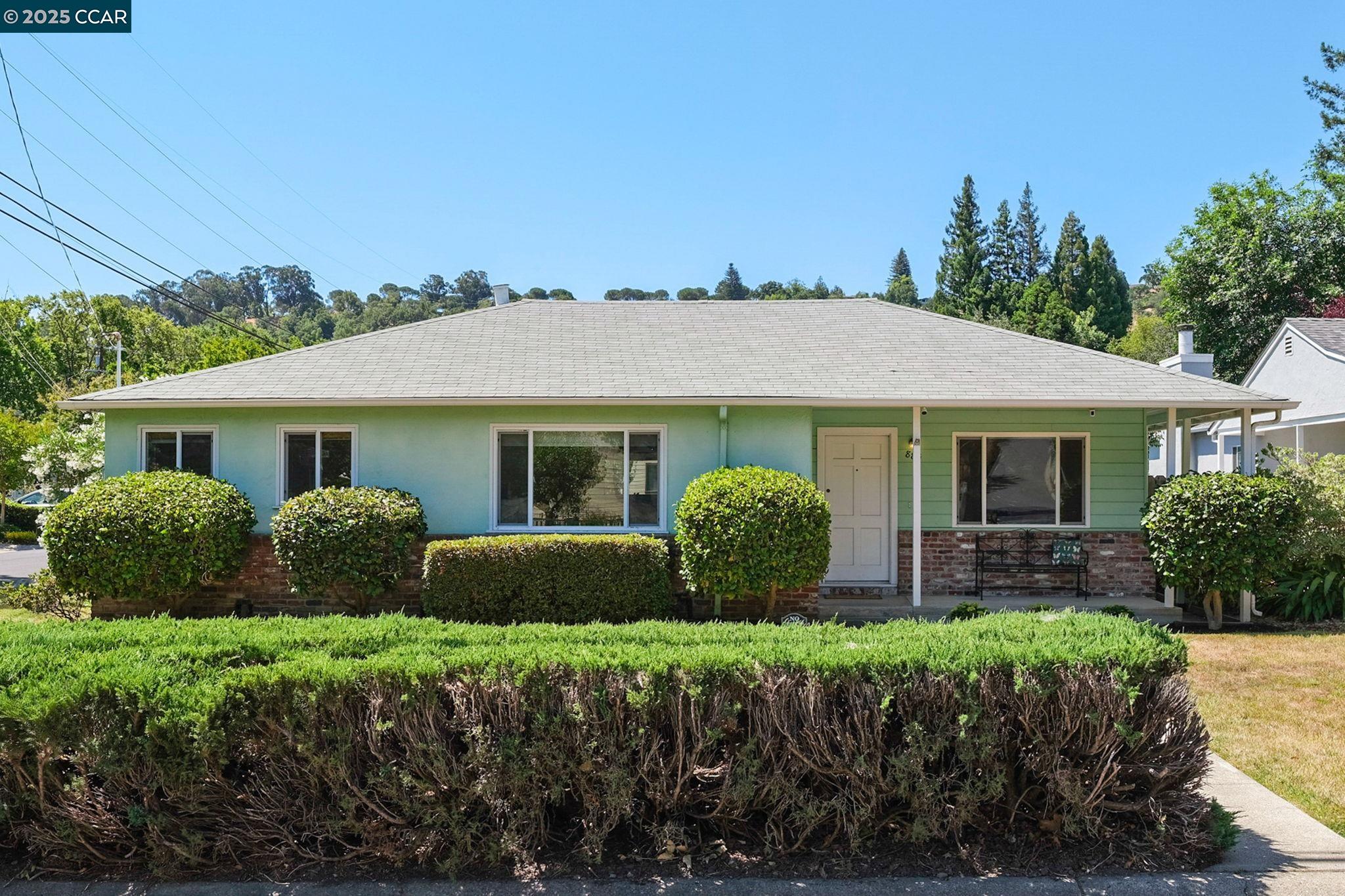 Detail Gallery Image 2 of 31 For 884 Juanita Dr, Lafayette,  CA 94595 - 4 Beds | 2 Baths