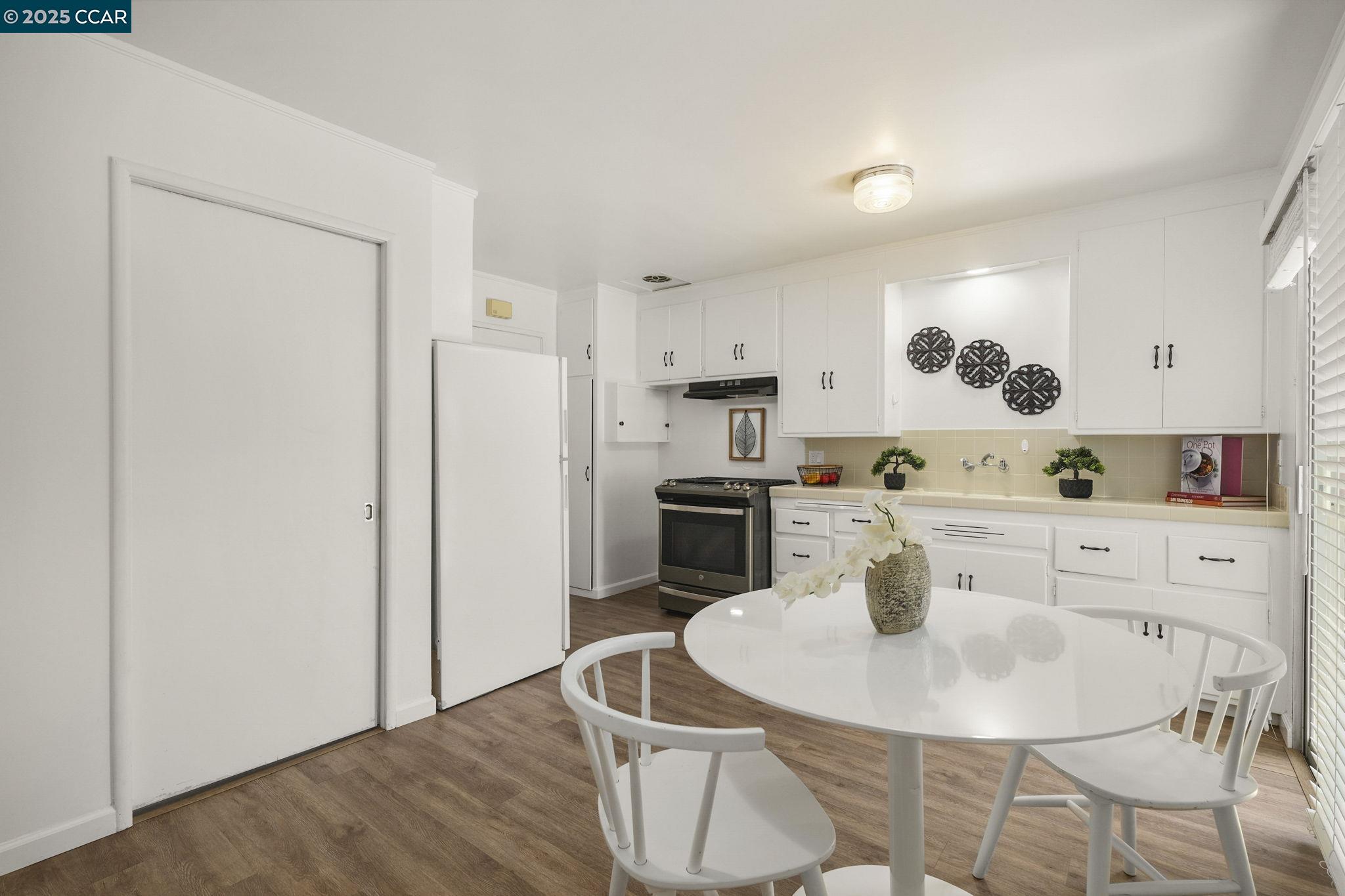 Detail Gallery Image 16 of 31 For 884 Juanita Dr, Lafayette,  CA 94595 - 4 Beds | 2 Baths