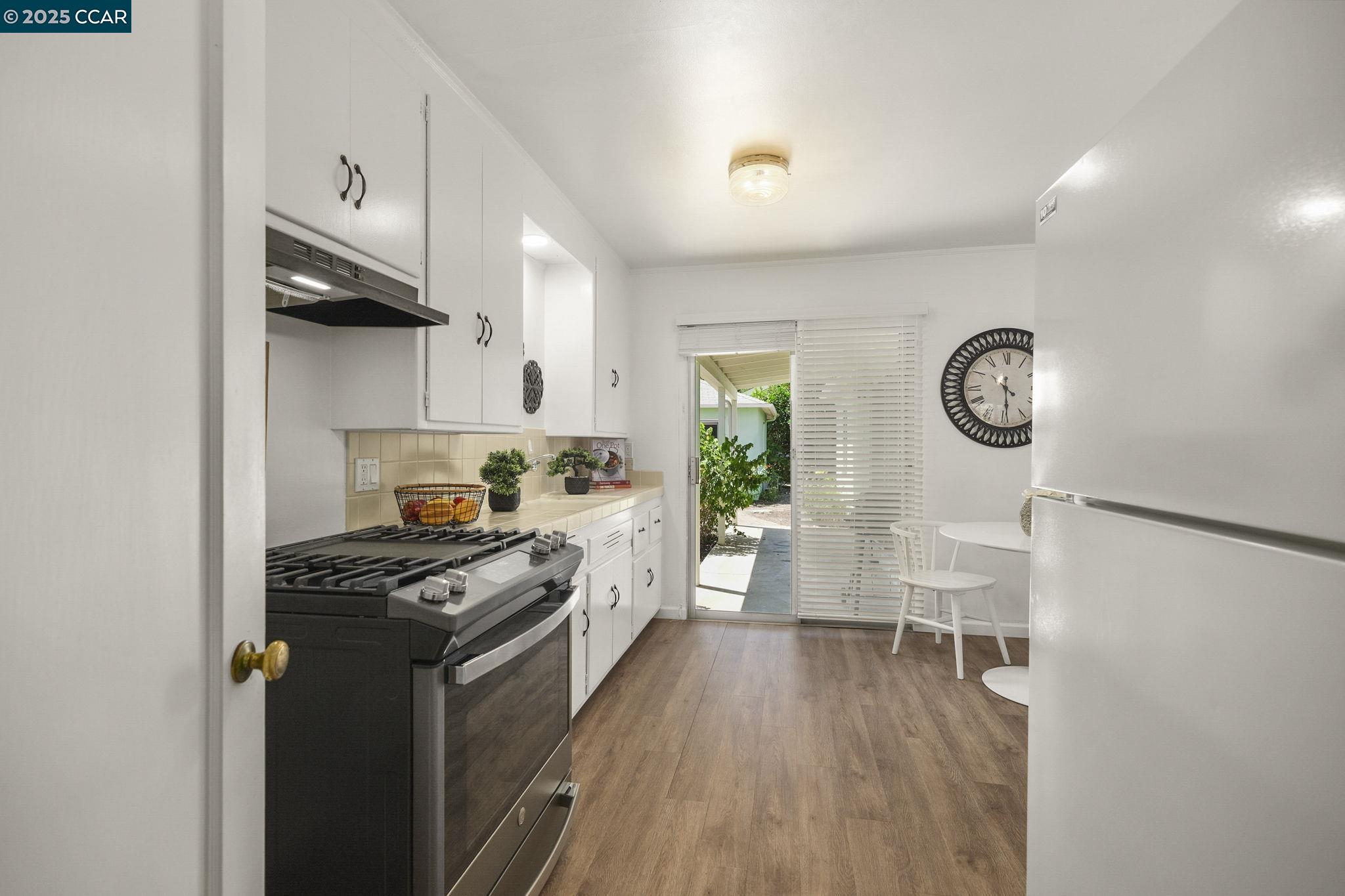 Detail Gallery Image 17 of 31 For 884 Juanita Dr, Lafayette,  CA 94595 - 4 Beds | 2 Baths