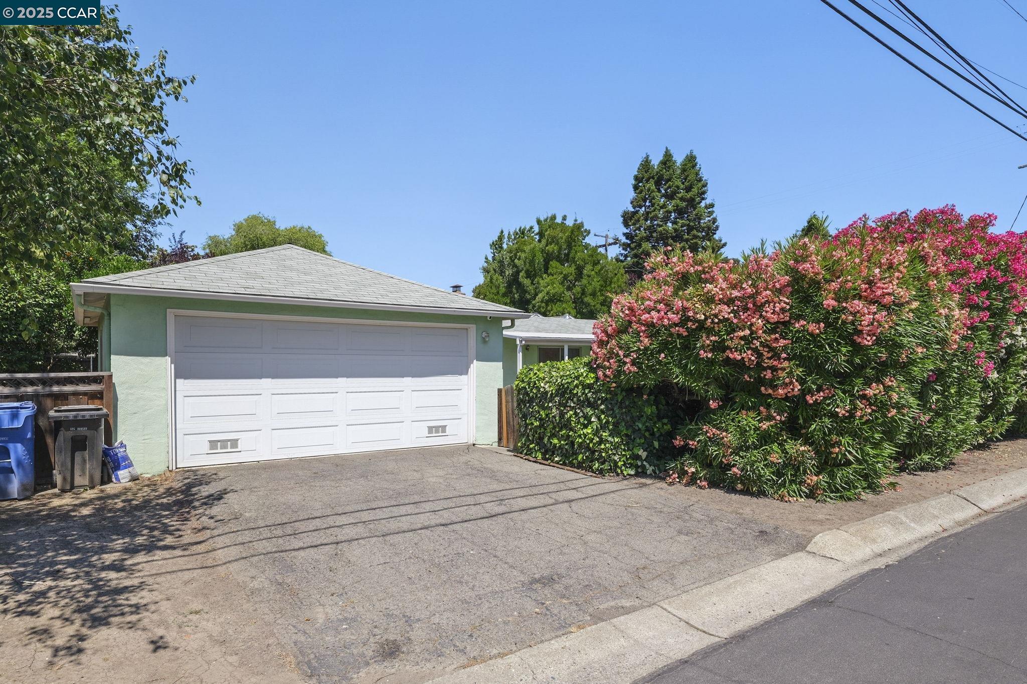 Detail Gallery Image 24 of 31 For 884 Juanita Dr, Lafayette,  CA 94595 - 4 Beds | 2 Baths