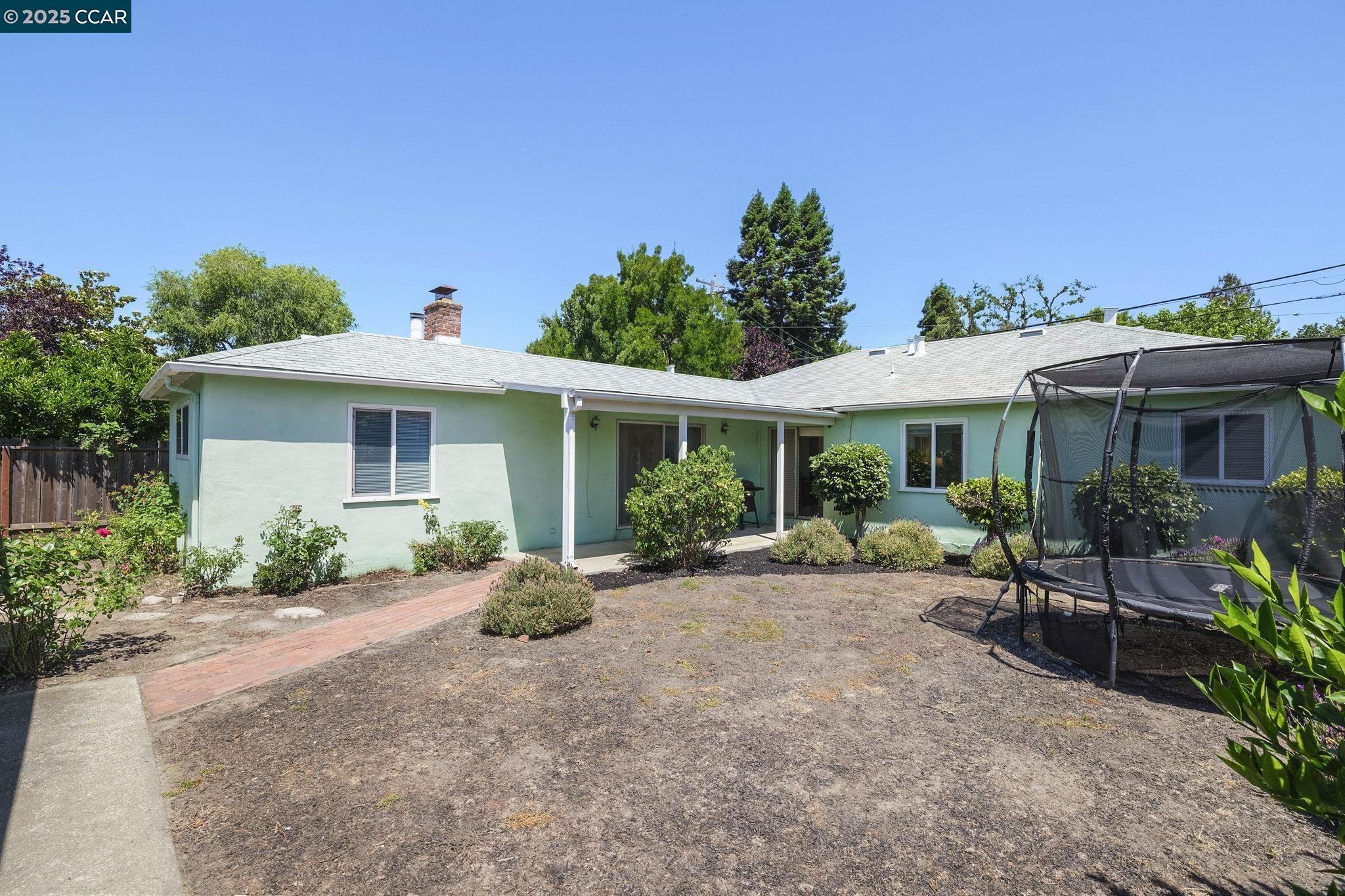 Detail Gallery Image 25 of 31 For 884 Juanita Dr, Lafayette,  CA 94595 - 4 Beds | 2 Baths