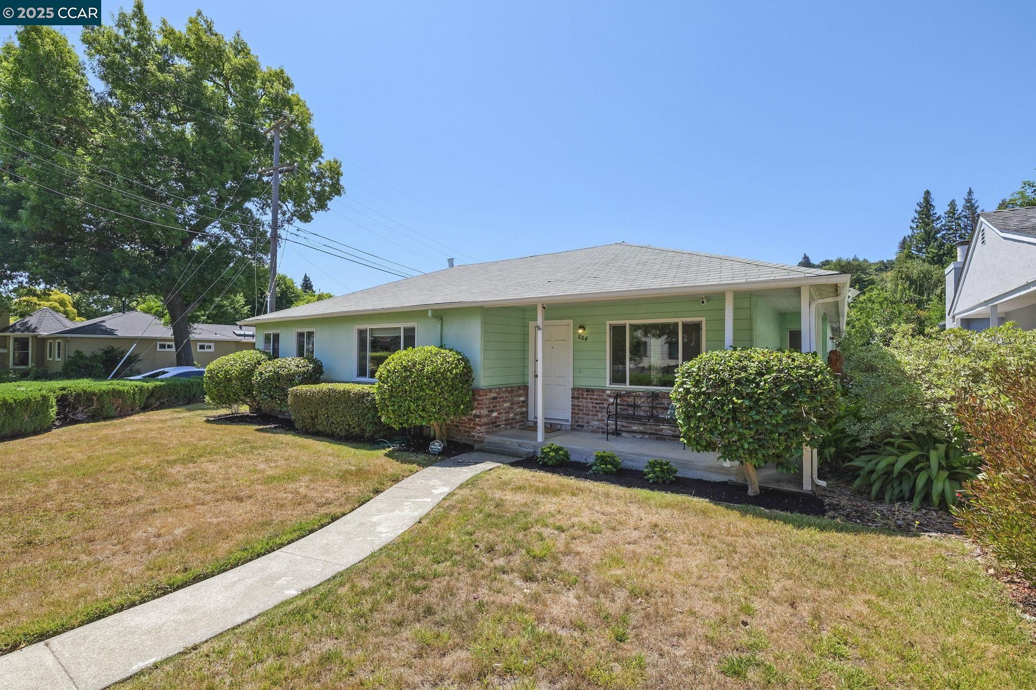Detail Gallery Image 4 of 31 For 884 Juanita Dr, Lafayette,  CA 94595 - 4 Beds | 2 Baths