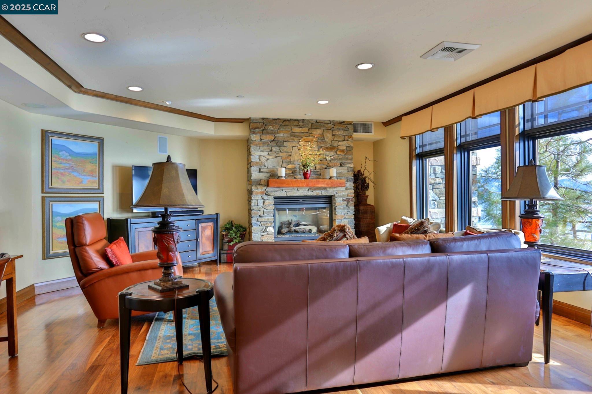 Detail Gallery Image 6 of 26 For 6750 North Lake Blvd 1e,  Tahoe Vista,  CA 96148 - 4 Beds | 4/1 Baths