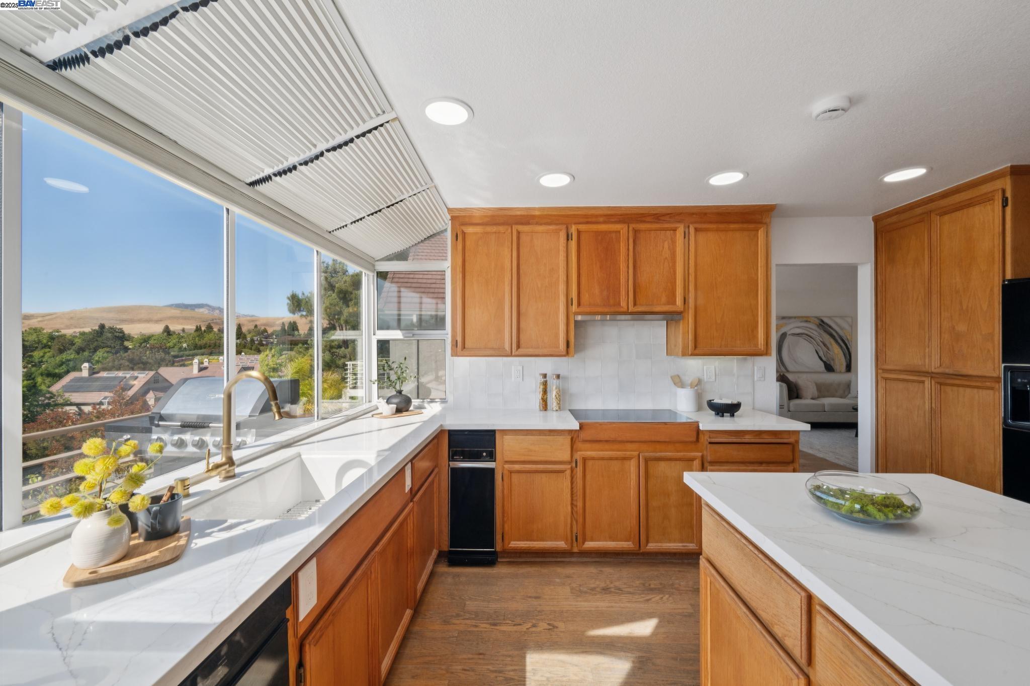 447 Donner Way, San Ramon, California 94582, 3 Bedrooms Bedrooms, 10 Rooms Rooms,2 BathroomsBathrooms,Residential,For Sale,447 Donner Way,41103125