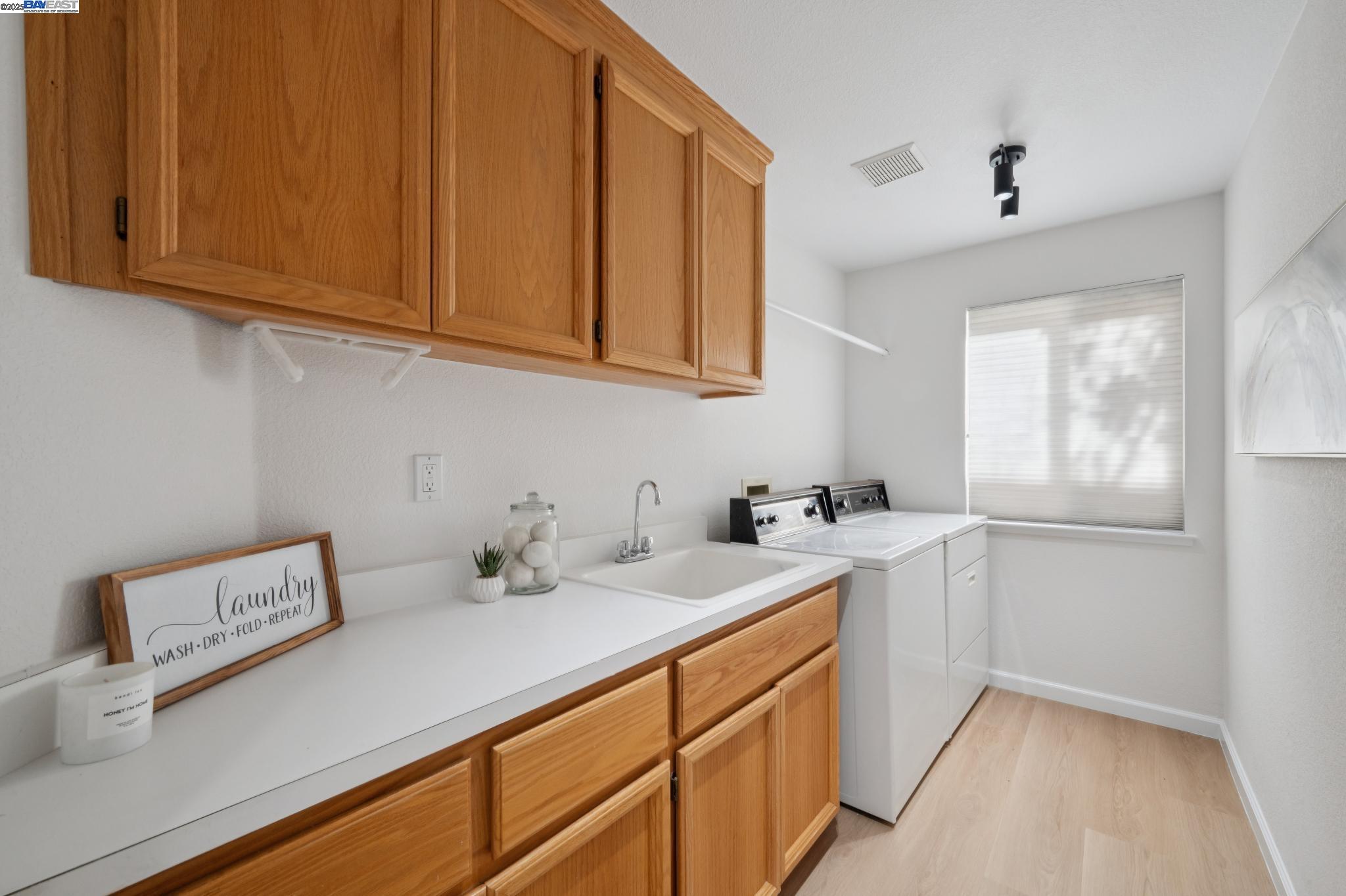 447 Donner Way, San Ramon, California 94582, 3 Bedrooms Bedrooms, 10 Rooms Rooms,2 BathroomsBathrooms,Residential,For Sale,447 Donner Way,41103125