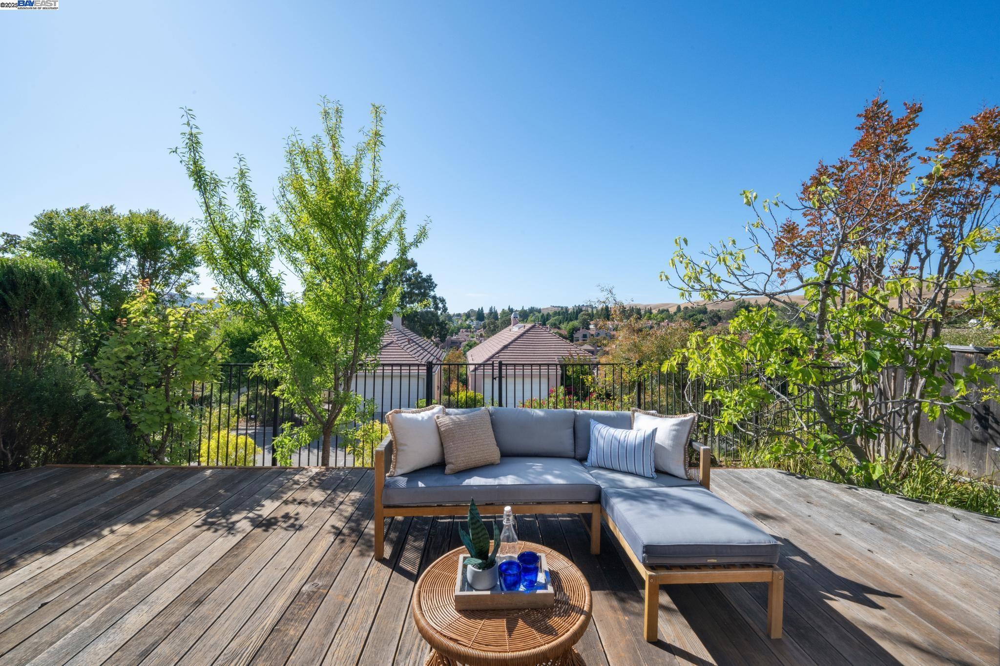 447 Donner Way, San Ramon, California 94582, 3 Bedrooms Bedrooms, 10 Rooms Rooms,2 BathroomsBathrooms,Residential,For Sale,447 Donner Way,41103125