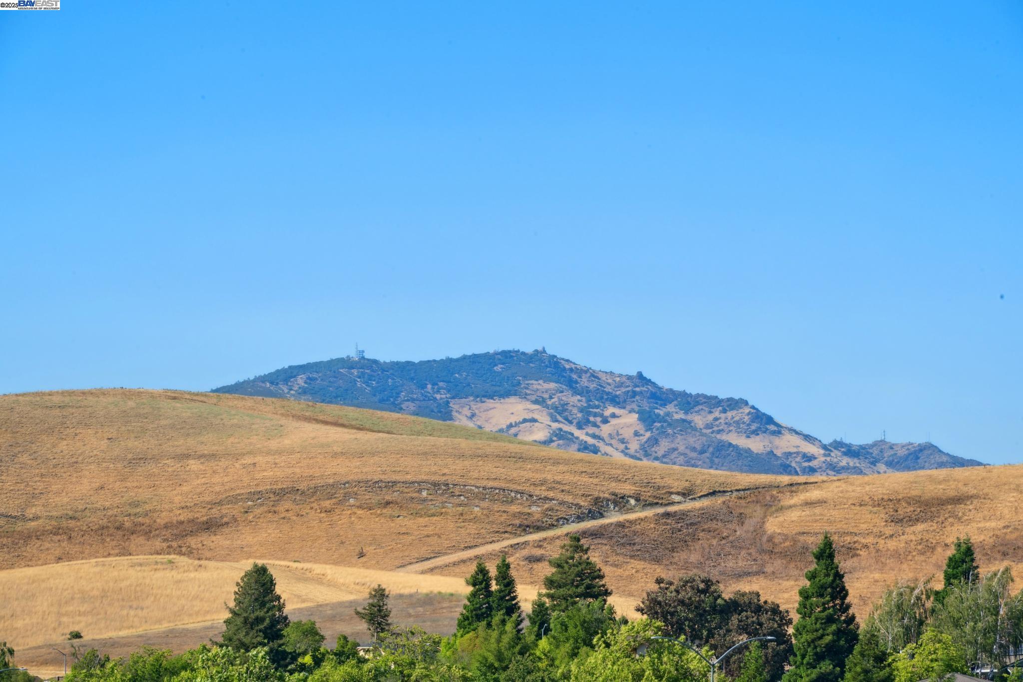 447 Donner Way, San Ramon, California 94582, 3 Bedrooms Bedrooms, 10 Rooms Rooms,2 BathroomsBathrooms,Residential,For Sale,447 Donner Way,41103125
