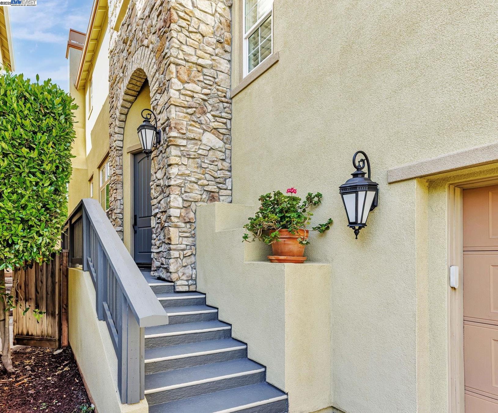 Detail Gallery Image 2 of 35 For 3579 Rimini Ln, Dublin,  CA 94568 - 3 Beds | 2/1 Baths