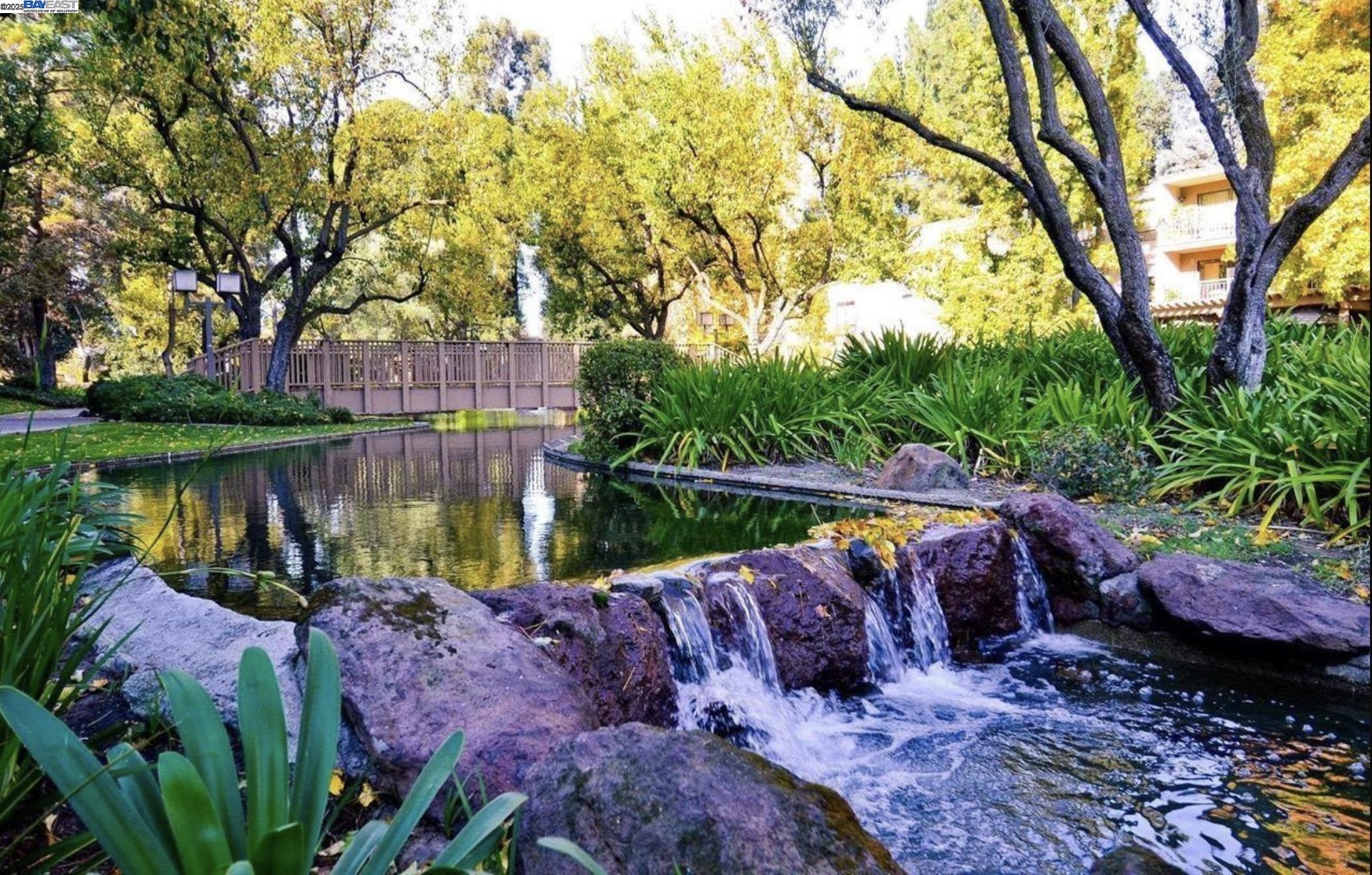 Detail Gallery Image 2 of 25 For 420 N Civic Dr. #407,  Walnut Creek,  CA 94596 - 2 Beds | 2 Baths