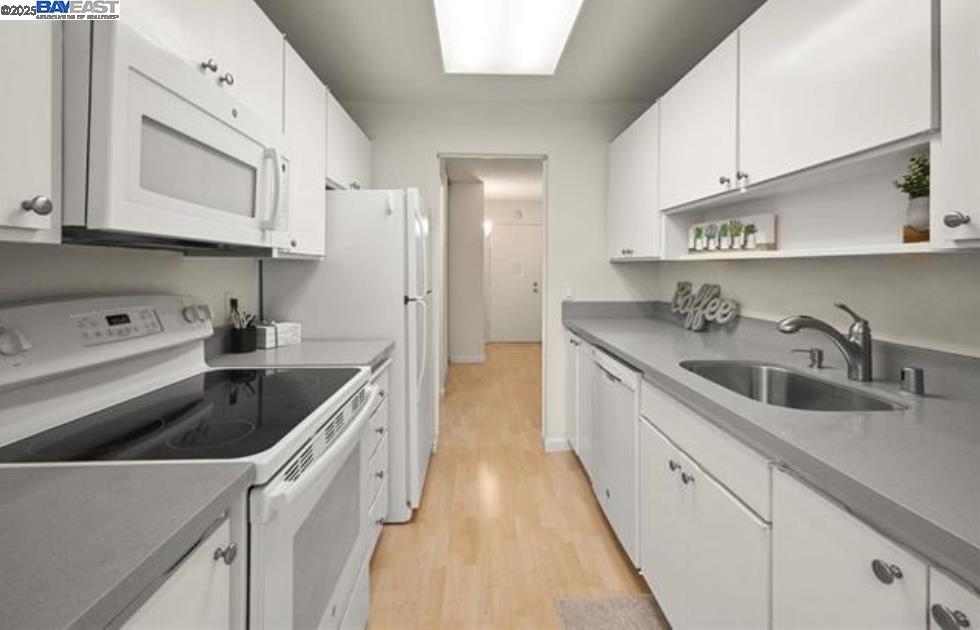 Detail Gallery Image 12 of 25 For 420 N Civic Dr. #407,  Walnut Creek,  CA 94596 - 2 Beds | 2 Baths