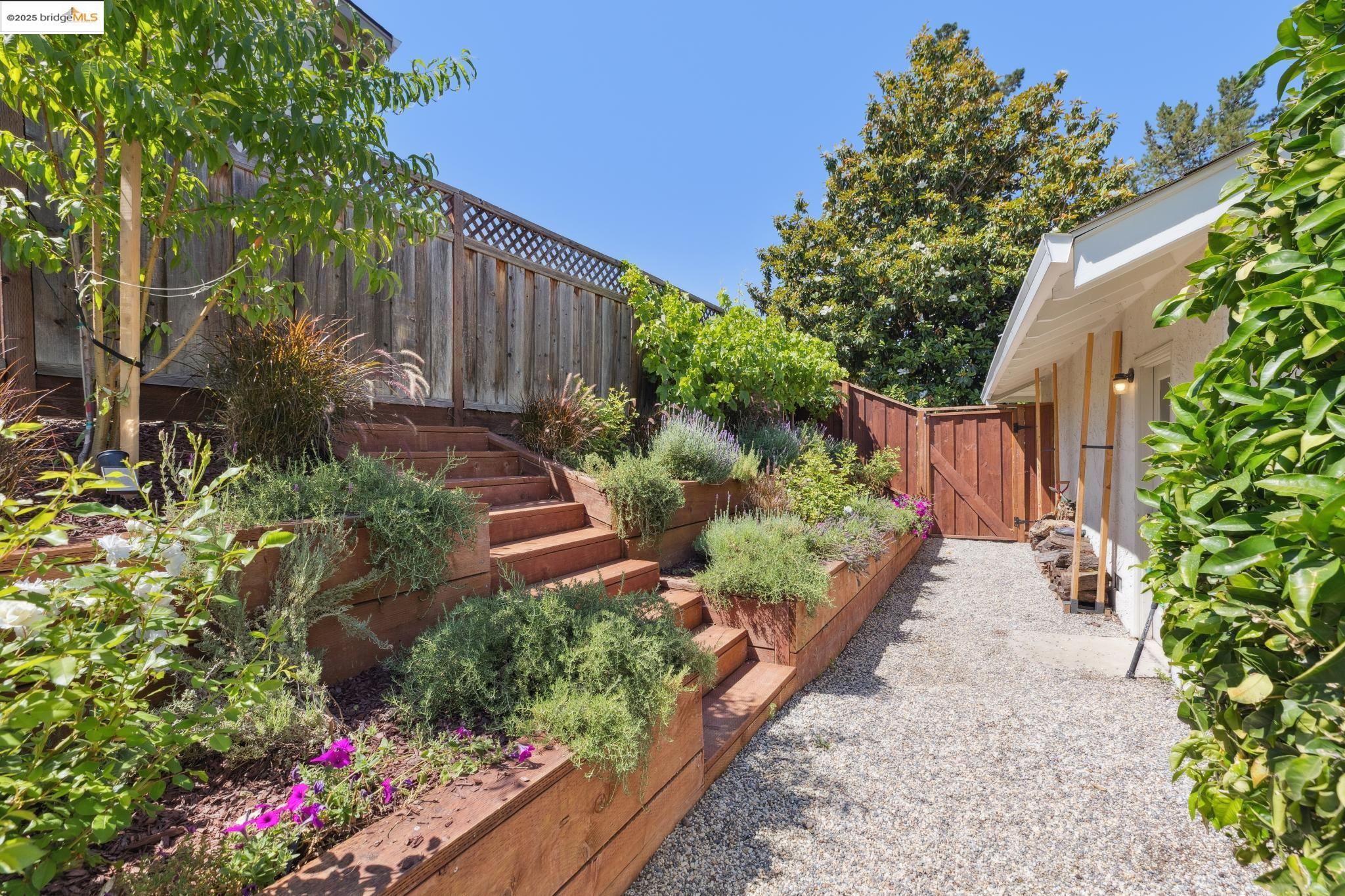 Detail Gallery Image 18 of 23 For 32 Pacer Pl., Walnut Creek,  CA 94596 - 3 Beds | 2 Baths