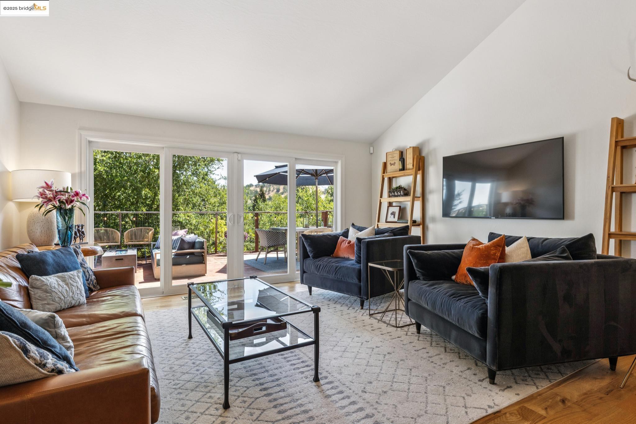 Detail Gallery Image 3 of 23 For 32 Pacer Pl., Walnut Creek,  CA 94596 - 3 Beds | 2 Baths
