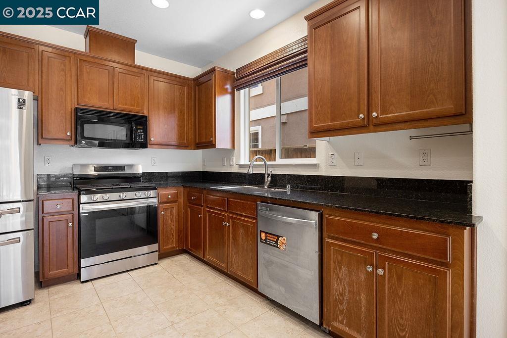 Detail Gallery Image 11 of 29 For 2448 Vallarta, Bay Point,  CA 94565 - 4 Beds | 2 Baths