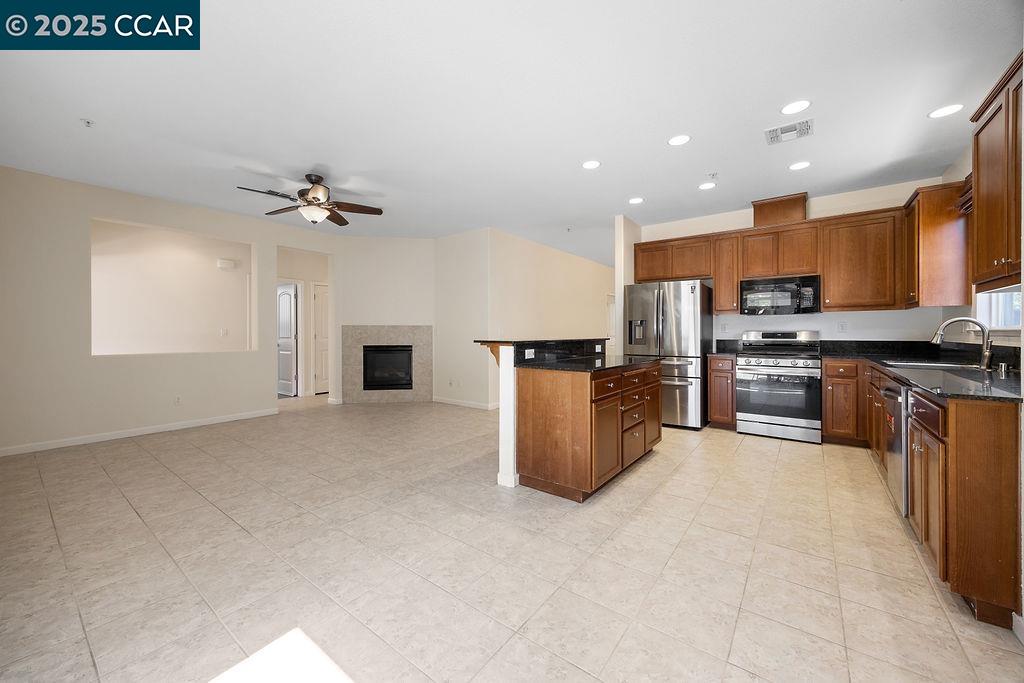 Detail Gallery Image 13 of 29 For 2448 Vallarta, Bay Point,  CA 94565 - 4 Beds | 2 Baths