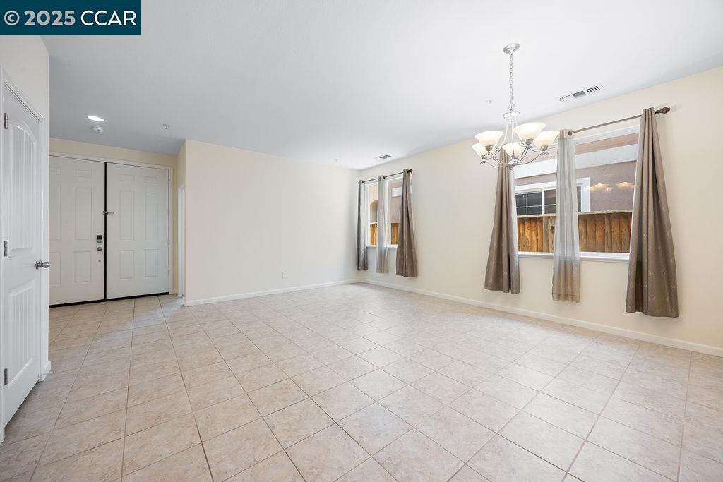 Detail Gallery Image 4 of 29 For 2448 Vallarta, Bay Point,  CA 94565 - 4 Beds | 2 Baths