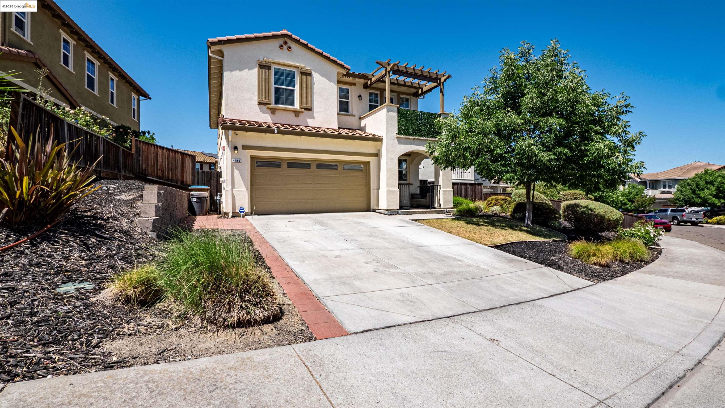 Detail Gallery Image 2 of 29 For 4590 Donegal Way, Antioch,  CA 94531 - 3 Beds | 2/1 Baths