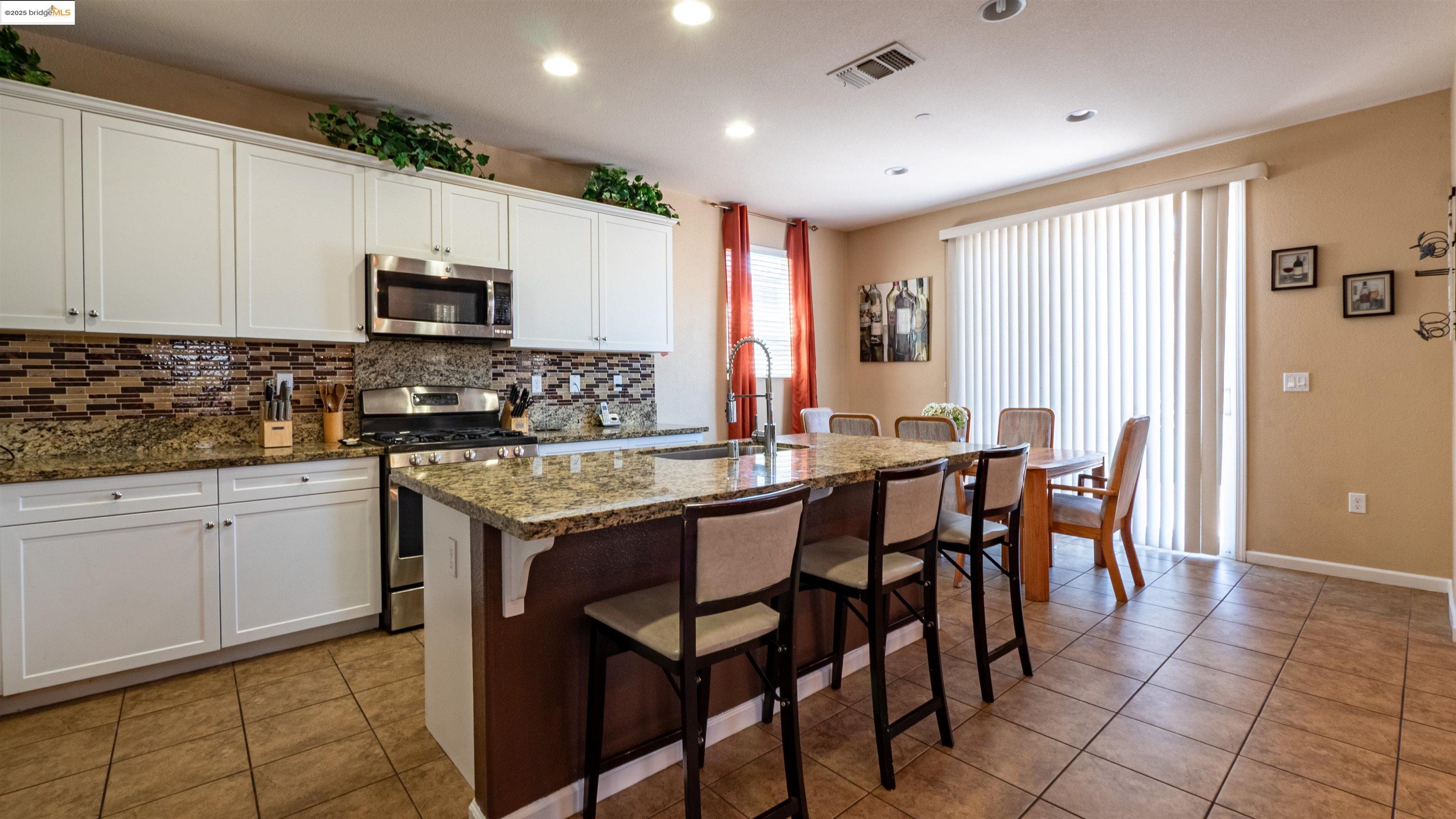 Detail Gallery Image 7 of 29 For 4590 Donegal Way, Antioch,  CA 94531 - 3 Beds | 2/1 Baths