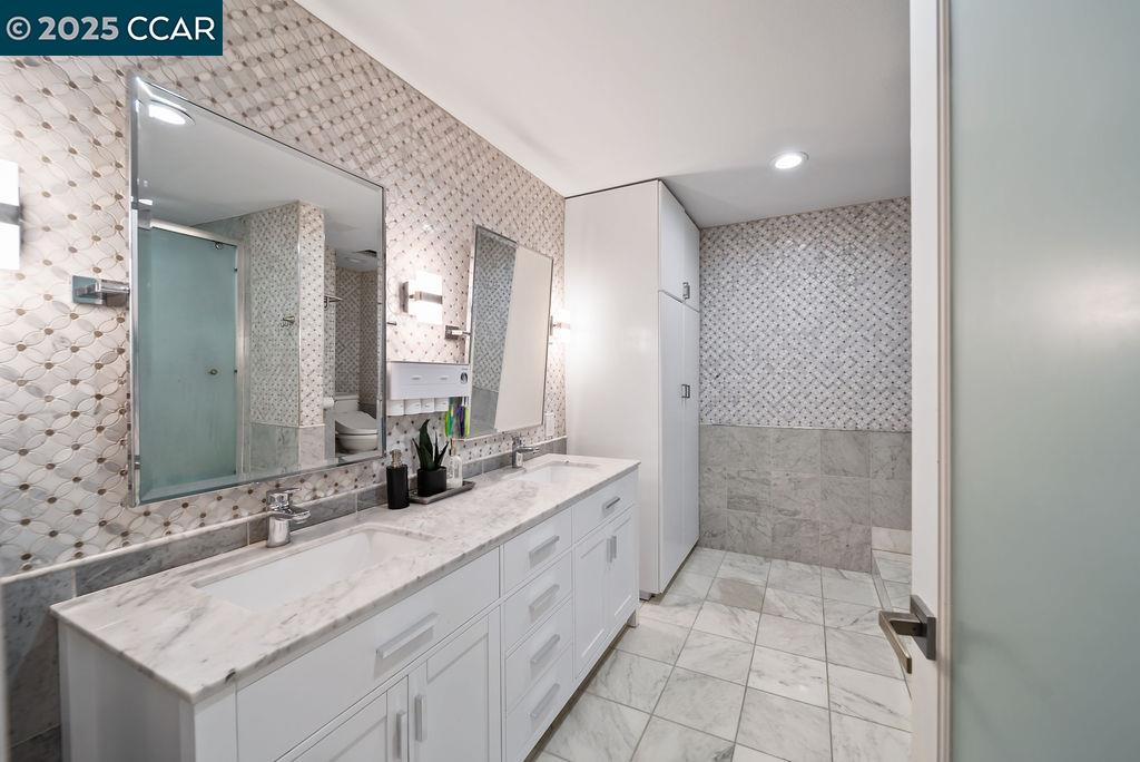 Detail Gallery Image 15 of 51 For 172 Rudgear Dr, Walnut Creek,  CA 94596 - 4 Beds | 2/1 Baths