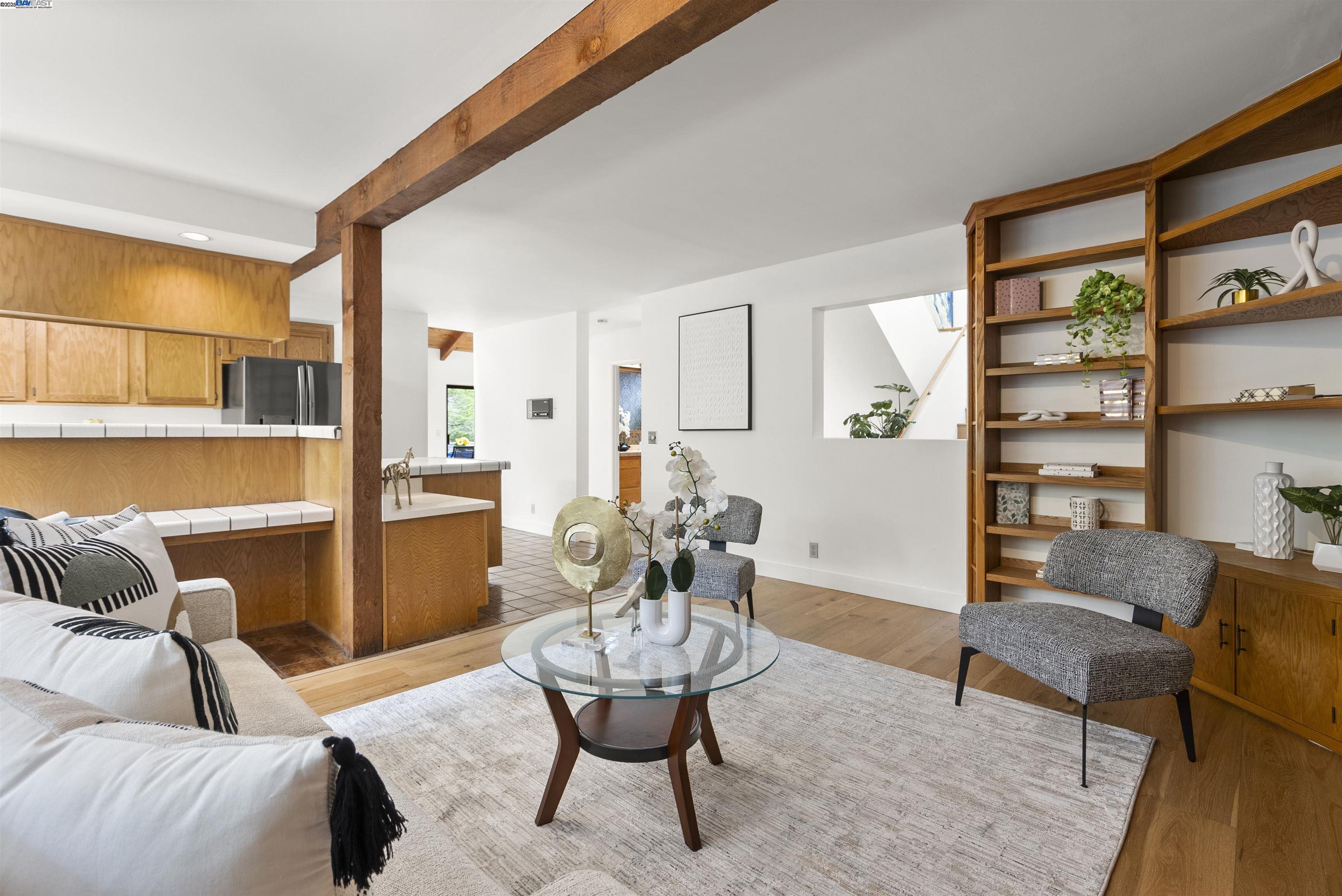 Detail Gallery Image 17 of 39 For 6425 Zinn Dr, Oakland,  CA 94611 - 4 Beds | 2/1 Baths