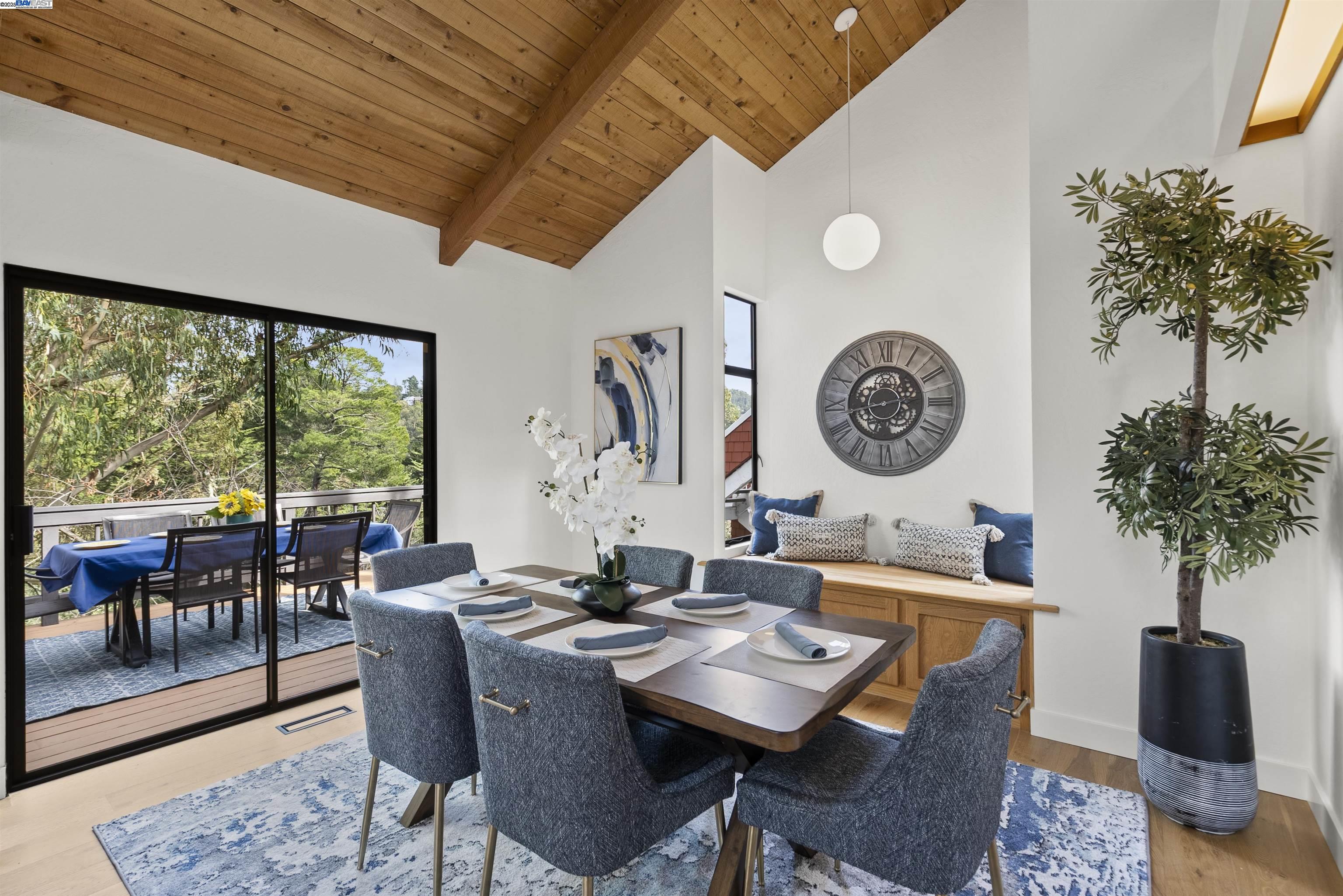 Detail Gallery Image 11 of 50 For 6425 Zinn Dr, Oakland,  CA 94611 - 4 Beds | 2/1 Baths