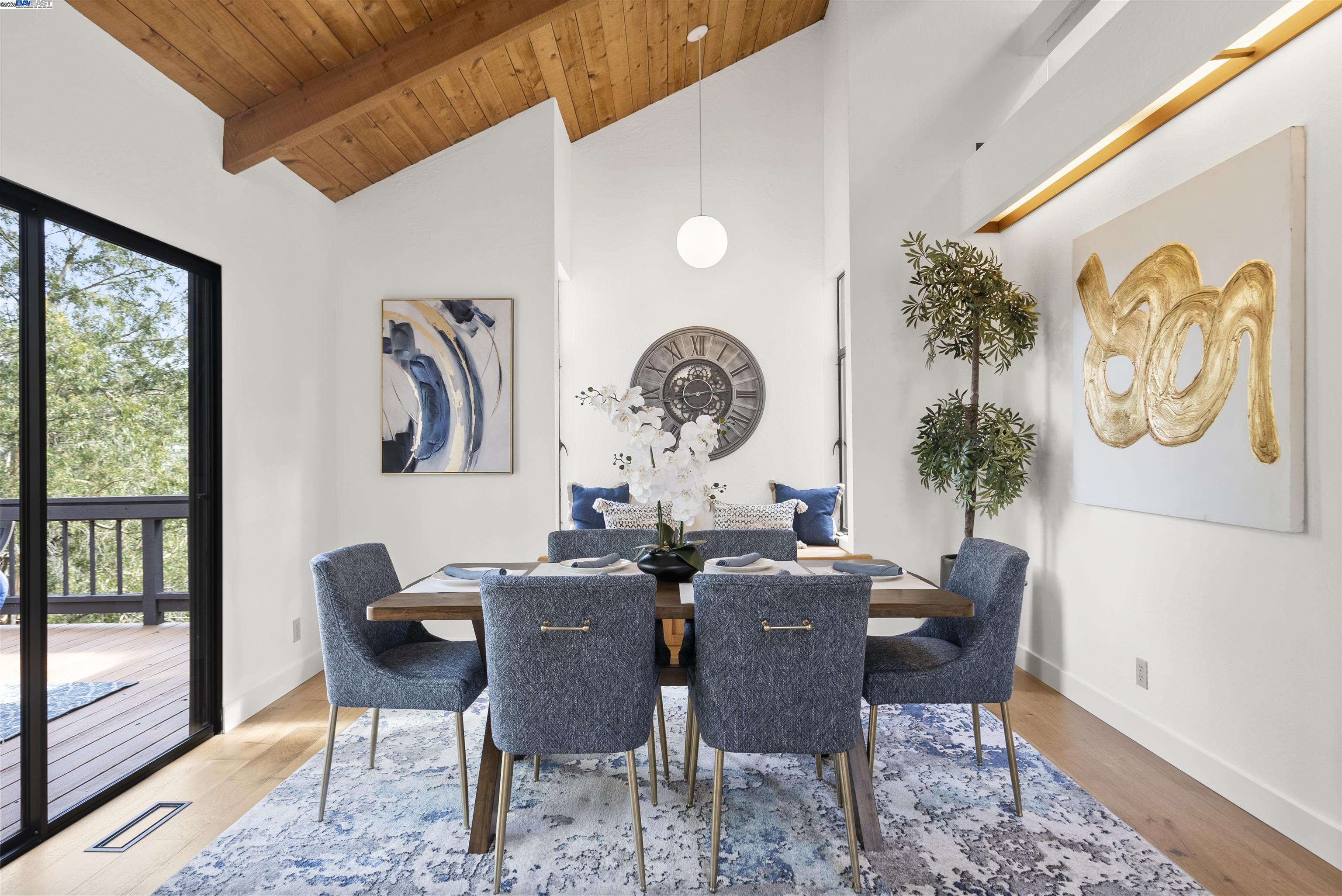 Detail Gallery Image 13 of 50 For 6425 Zinn Dr, Oakland,  CA 94611 - 4 Beds | 2/1 Baths