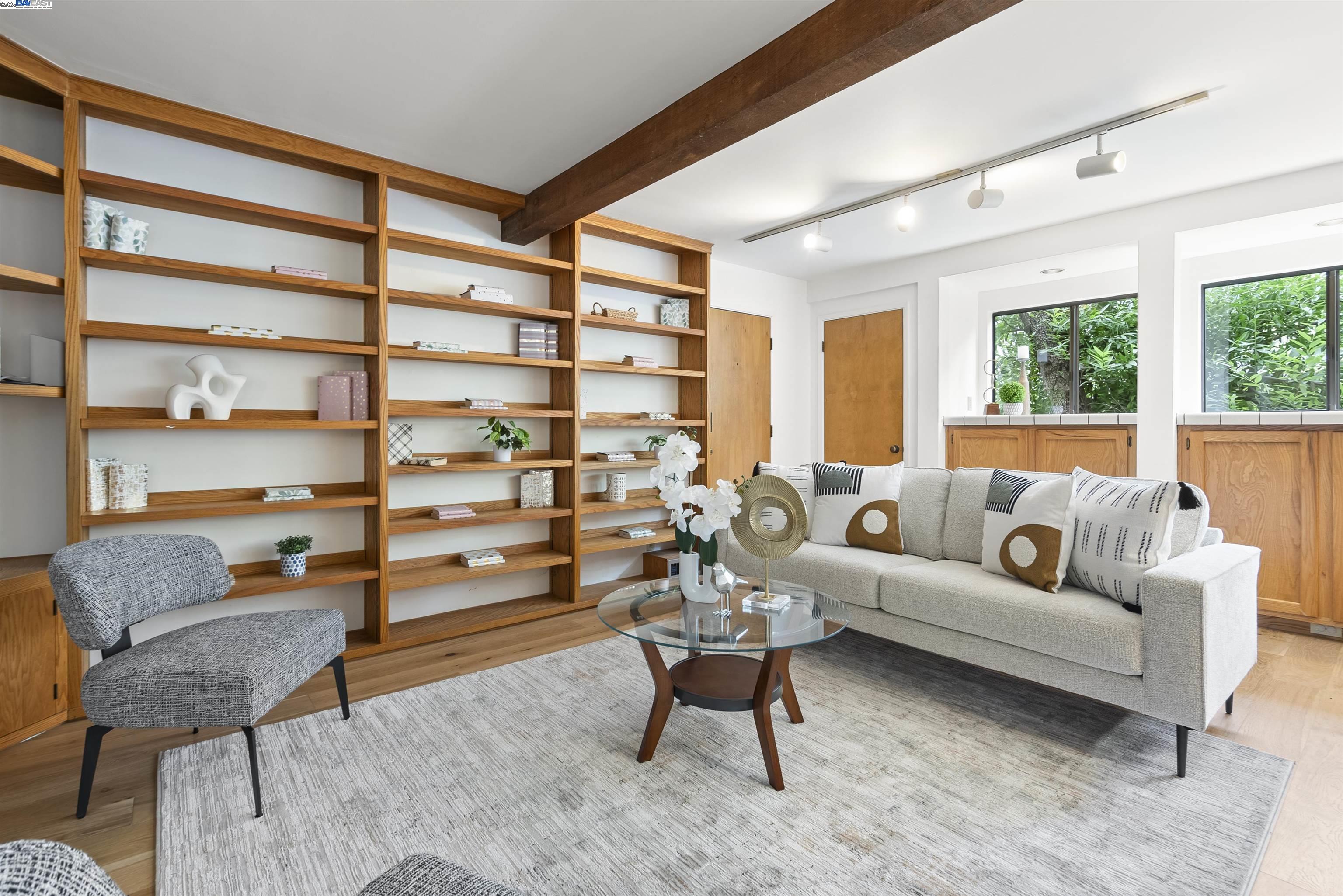 Detail Gallery Image 19 of 50 For 6425 Zinn Dr, Oakland,  CA 94611 - 4 Beds | 2/1 Baths