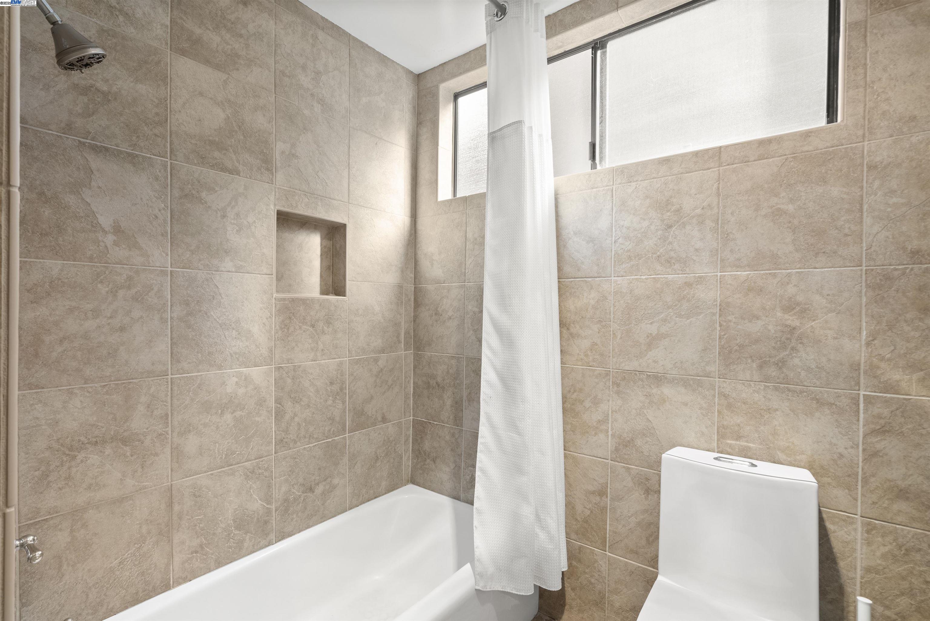 Detail Gallery Image 35 of 50 For 6425 Zinn Dr, Oakland,  CA 94611 - 4 Beds | 2/1 Baths