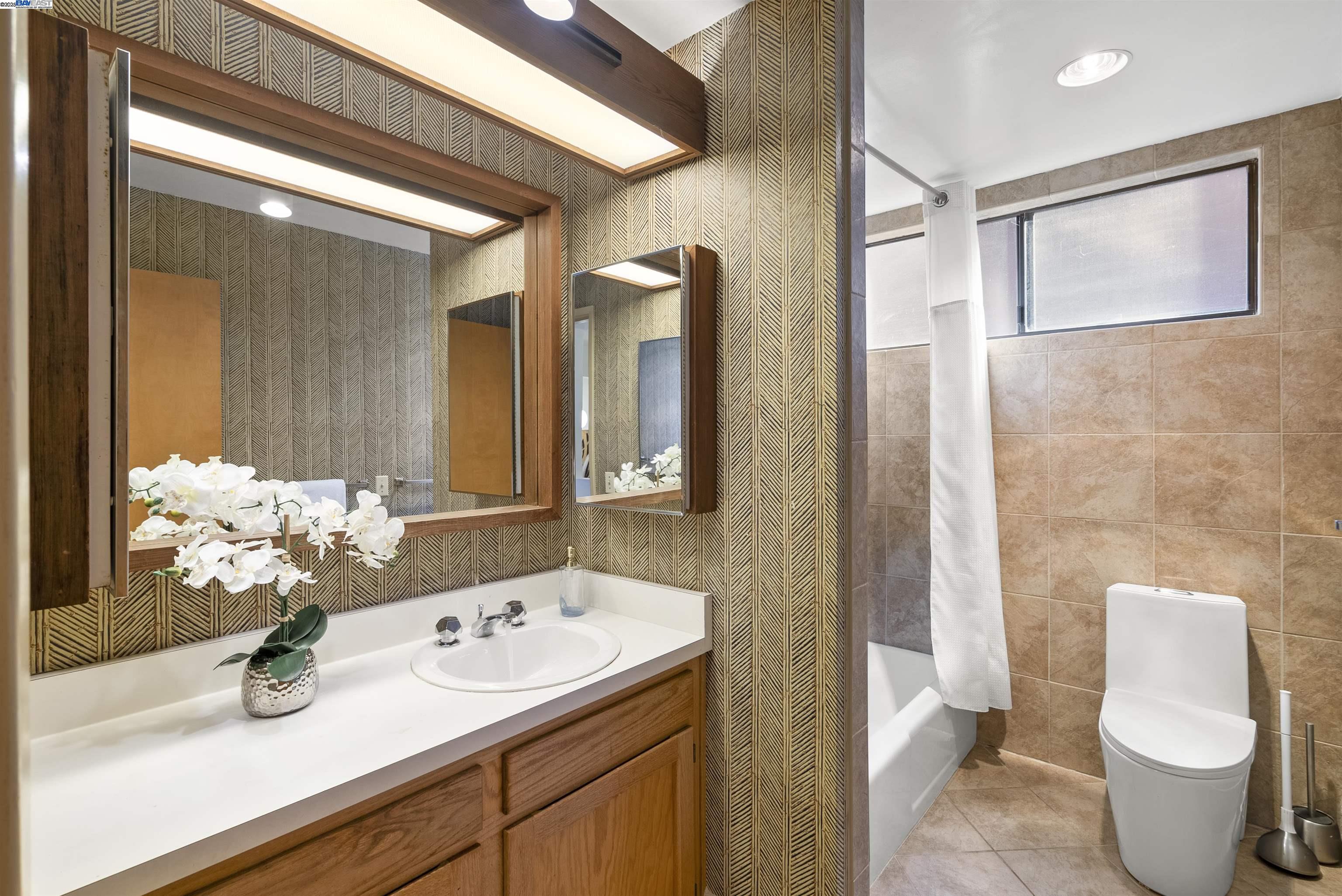 Detail Gallery Image 37 of 50 For 6425 Zinn Dr, Oakland,  CA 94611 - 4 Beds | 2/1 Baths