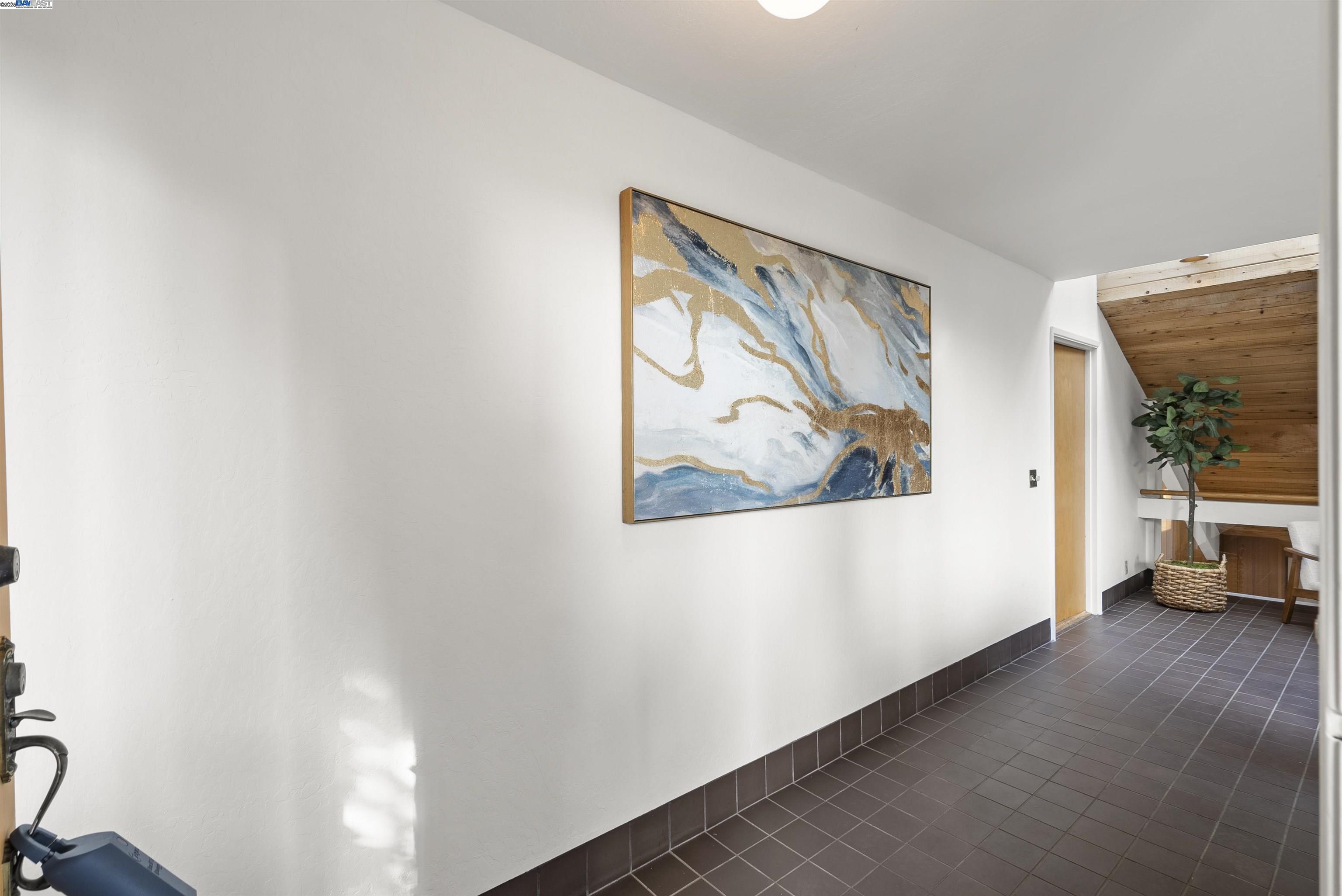 Detail Gallery Image 5 of 50 For 6425 Zinn Dr, Oakland,  CA 94611 - 4 Beds | 2/1 Baths