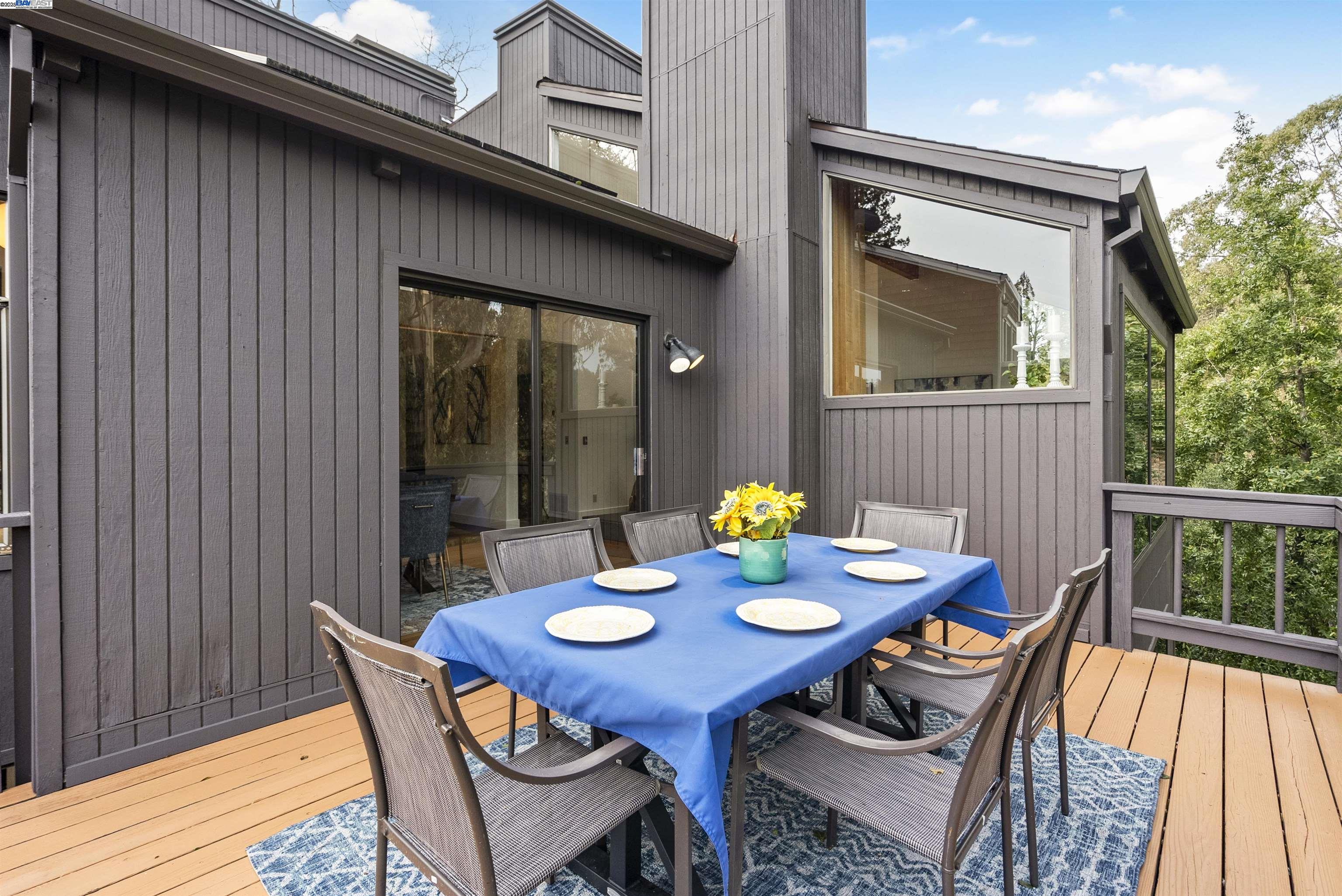 Detail Gallery Image 42 of 50 For 6425 Zinn Dr, Oakland,  CA 94611 - 4 Beds | 2/1 Baths