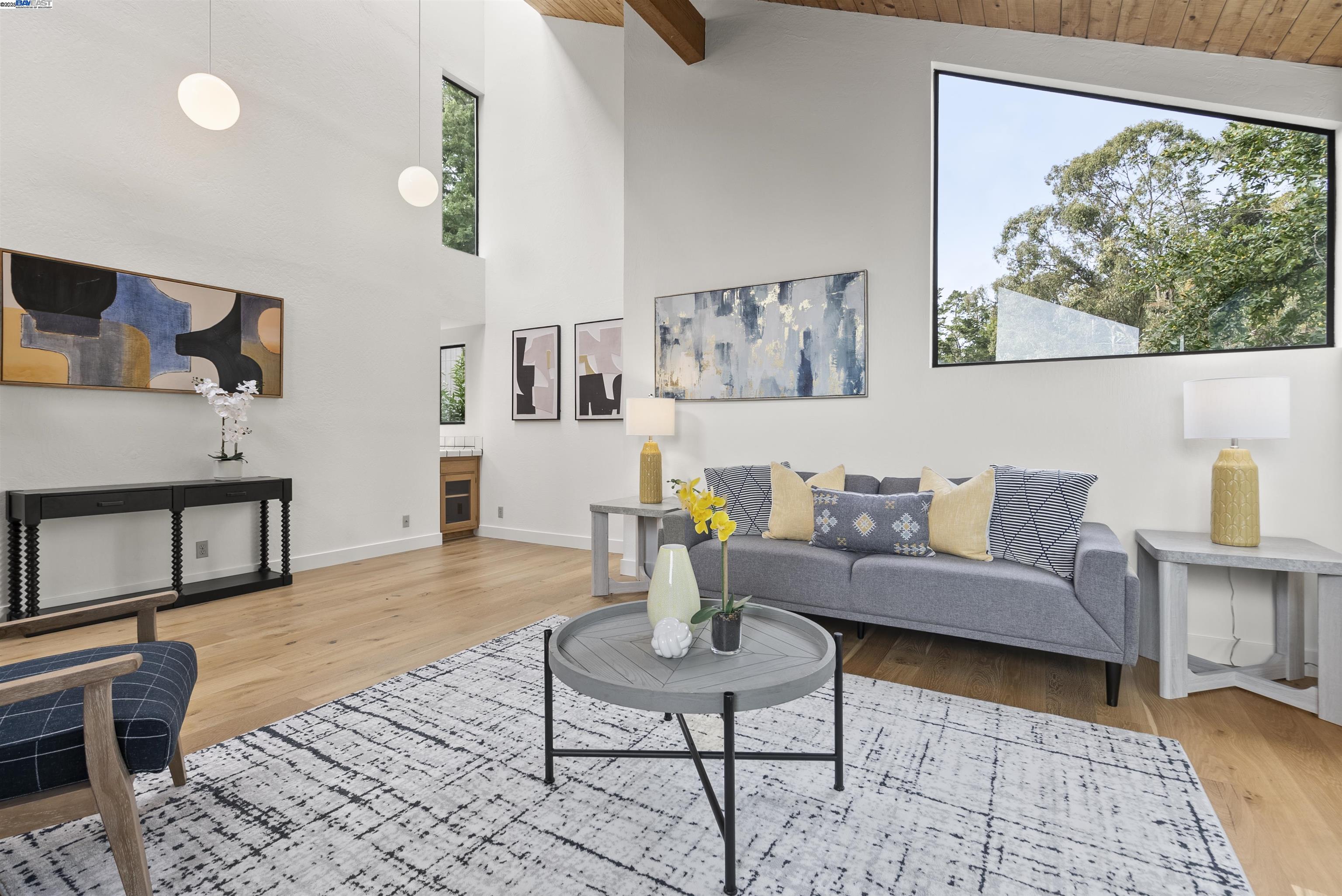 Detail Gallery Image 10 of 50 For 6425 Zinn Dr, Oakland,  CA 94611 - 4 Beds | 2/1 Baths
