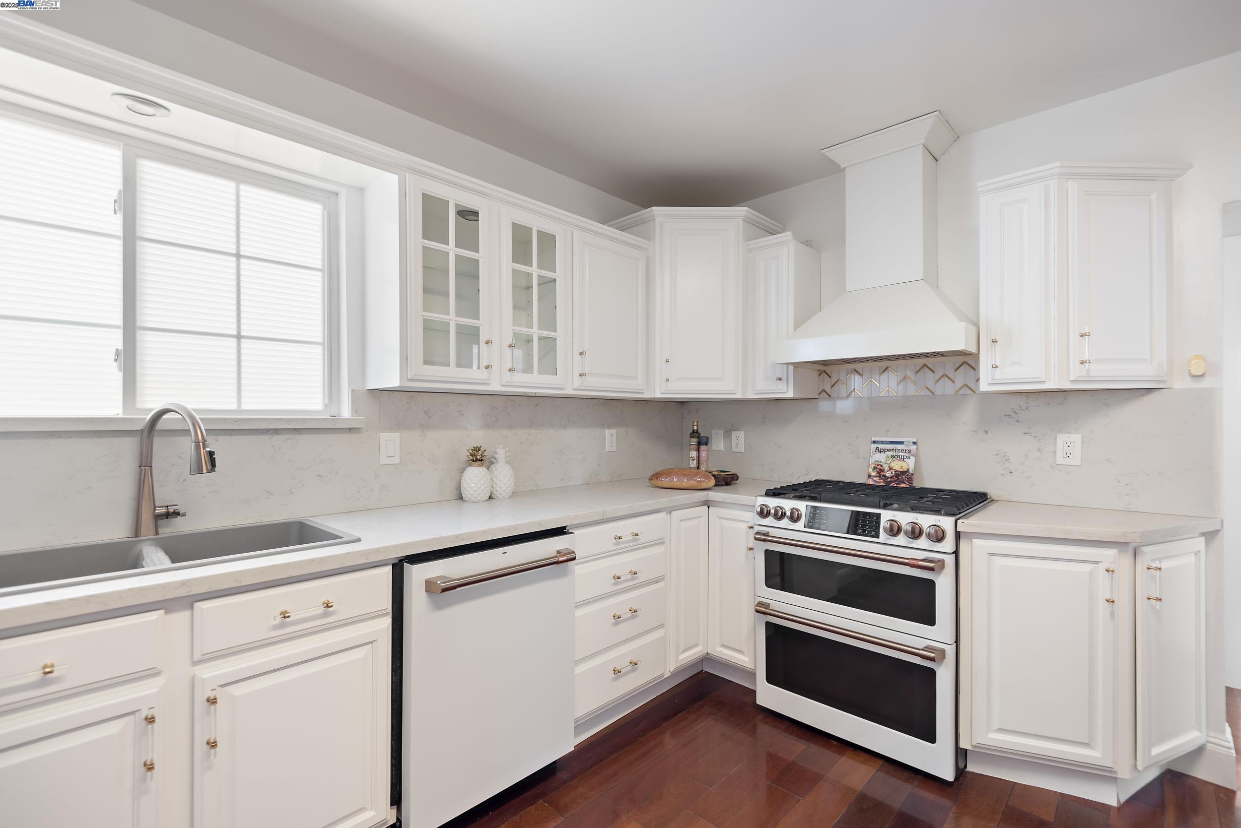 Detail Gallery Image 5 of 42 For 829 9th St, Richmond,  CA 94801 - 6 Beds | 5 Baths