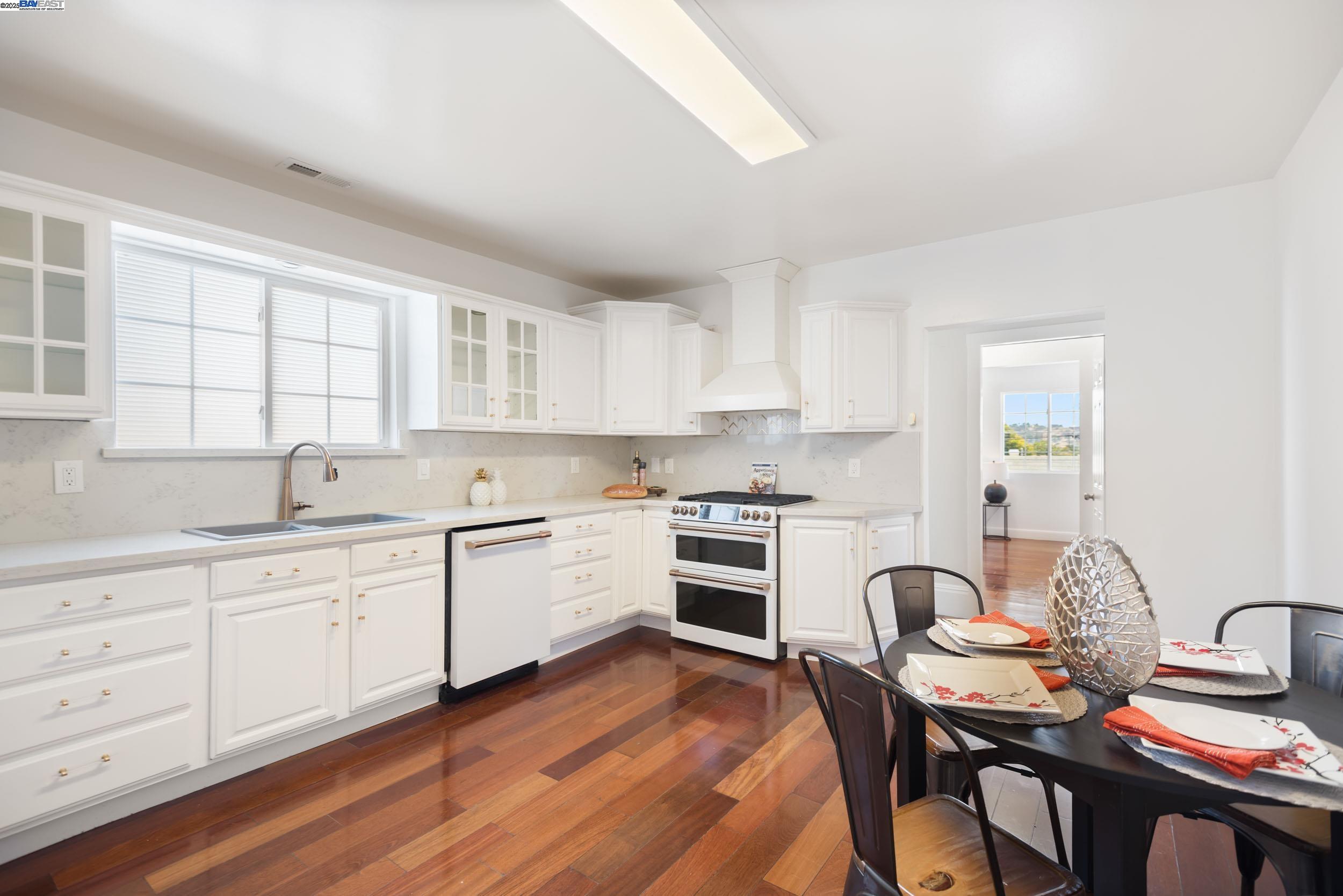 Detail Gallery Image 6 of 42 For 829 9th St, Richmond,  CA 94801 - 6 Beds | 5 Baths
