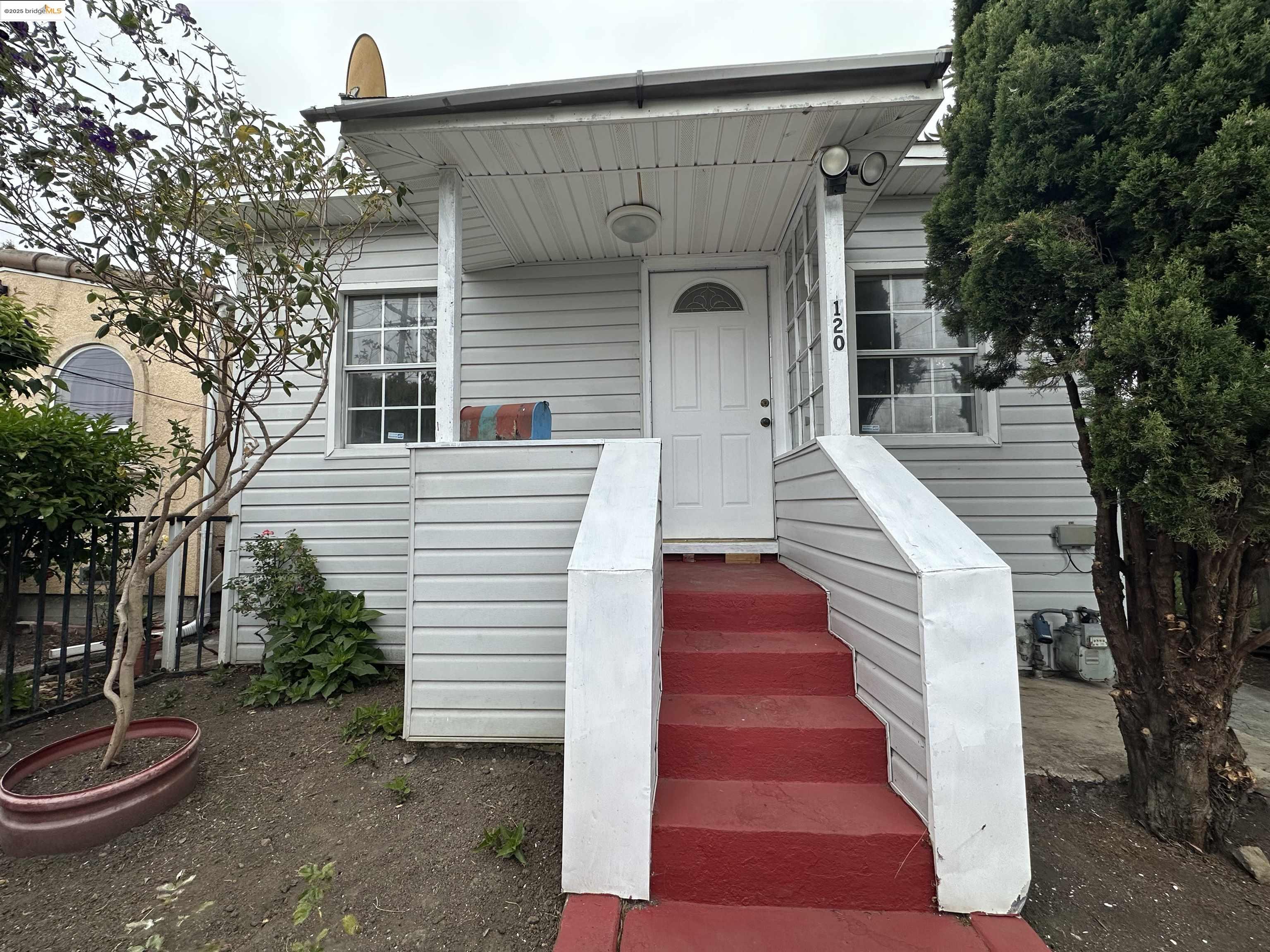 Detail Gallery Image 2 of 53 For 120 16th St, Richmond,  CA 94801 - 2 Beds | 1 Baths