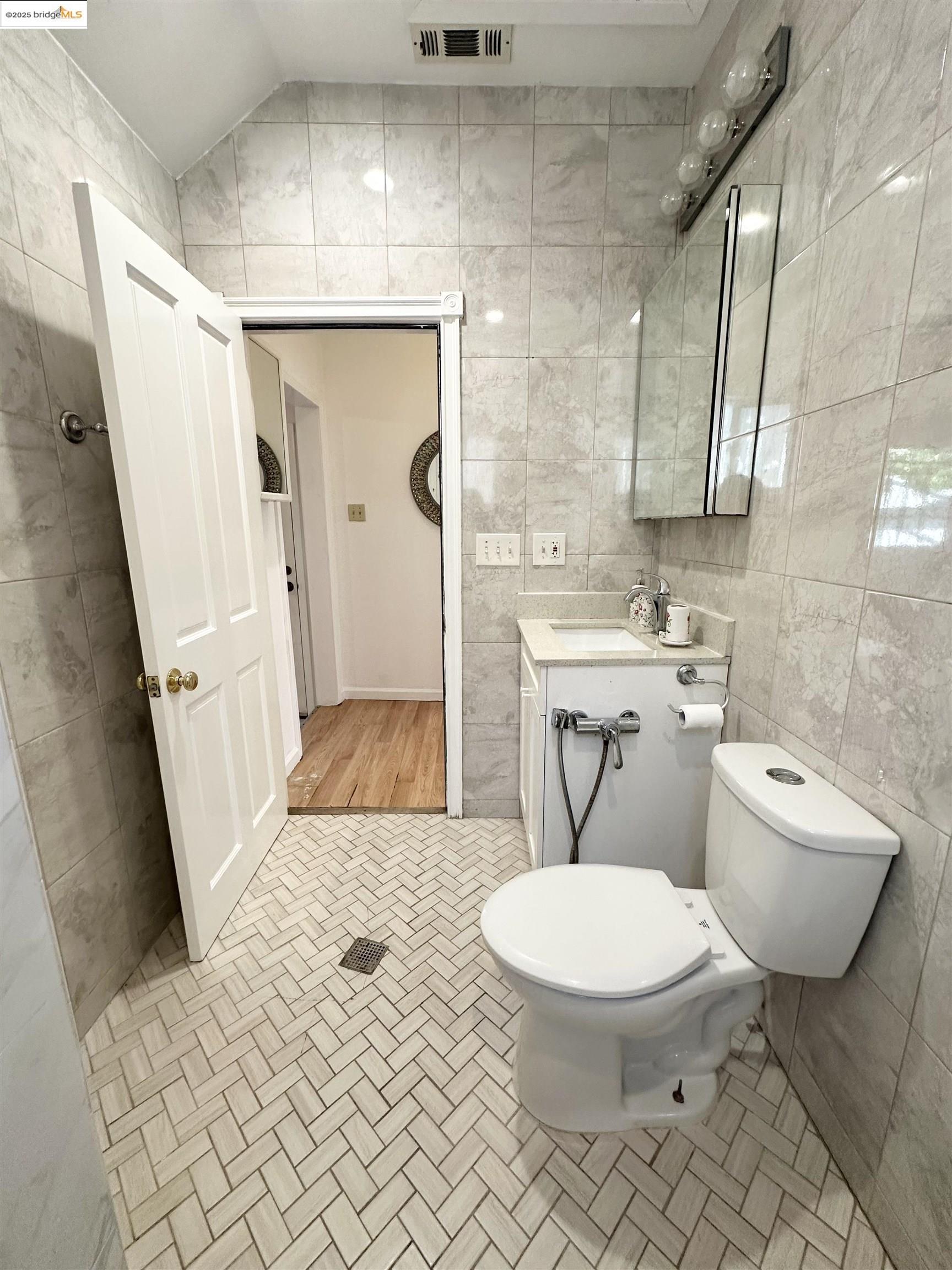 Detail Gallery Image 28 of 53 For 120 16th St, Richmond,  CA 94801 - 2 Beds | 1 Baths