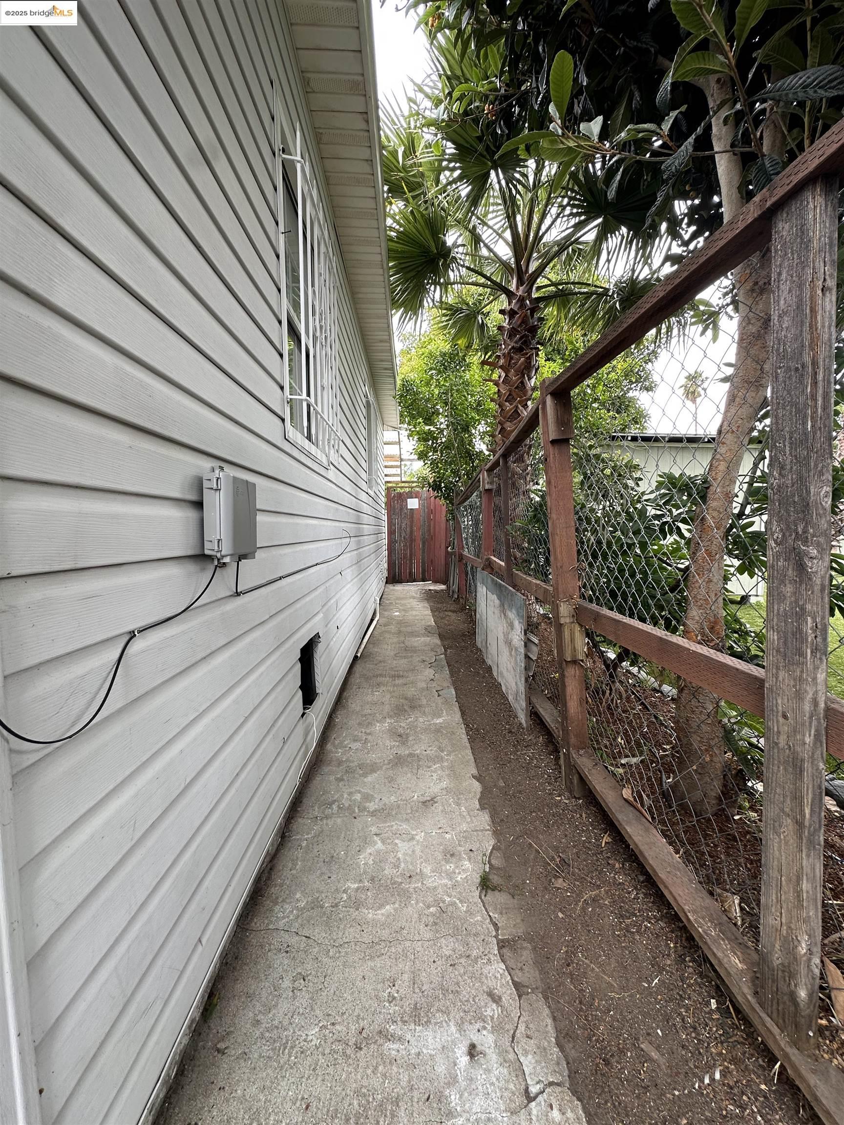Detail Gallery Image 8 of 53 For 120 16th St, Richmond,  CA 94801 - 2 Beds | 1 Baths