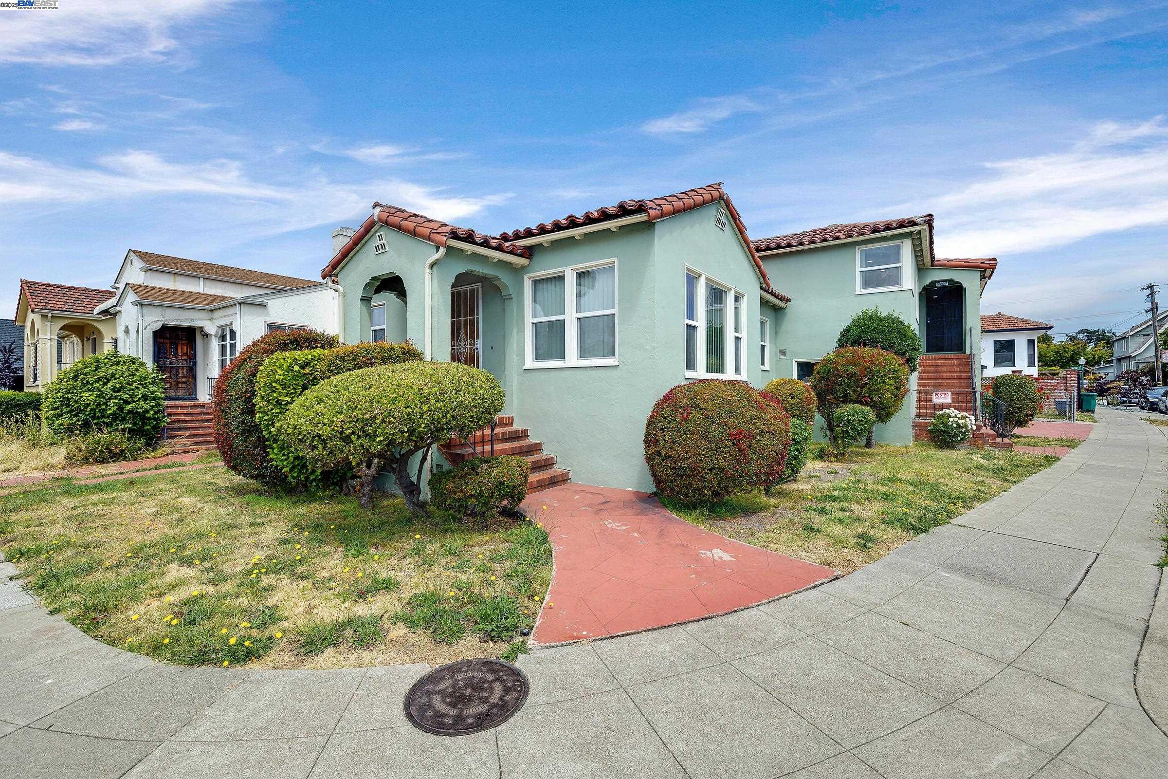 Detail Gallery Image 2 of 27 For 5707 Carberry Ave, Oakland,  CA 94609 - – Beds | – Baths