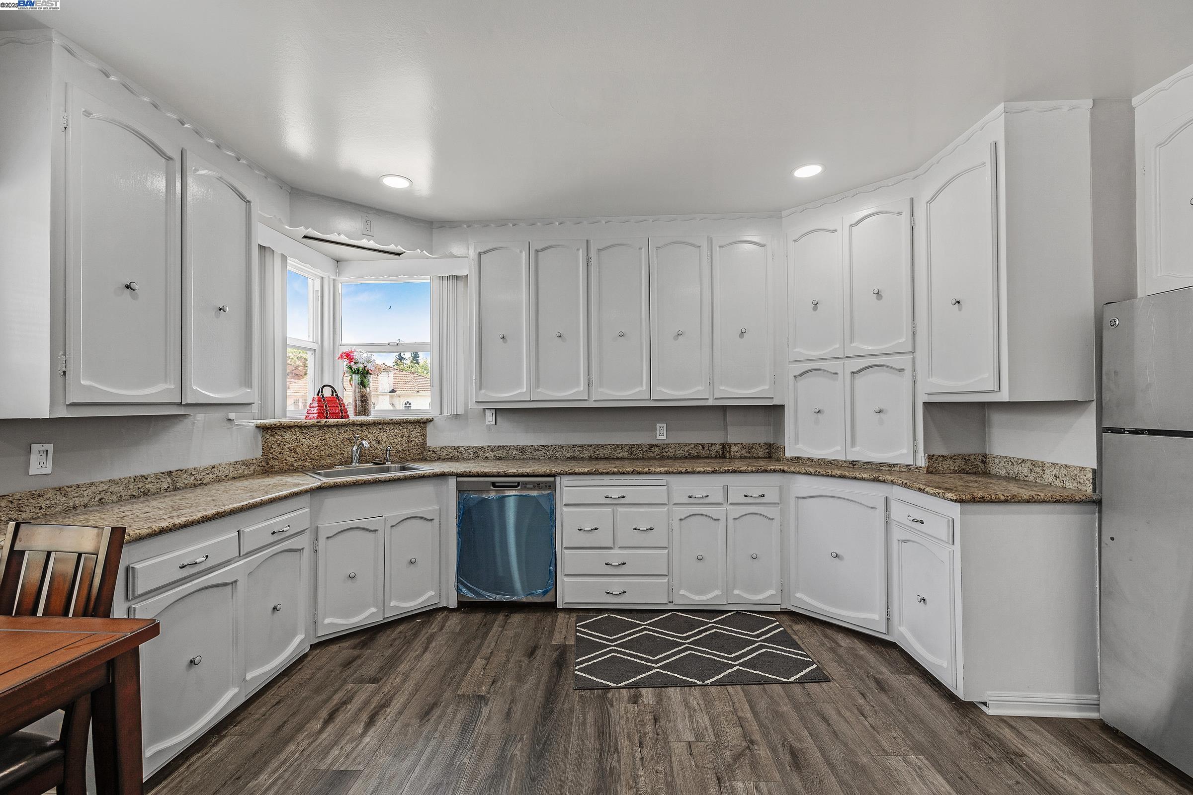 Detail Gallery Image 12 of 27 For 5707 Carberry Ave, Oakland,  CA 94609 - – Beds | – Baths