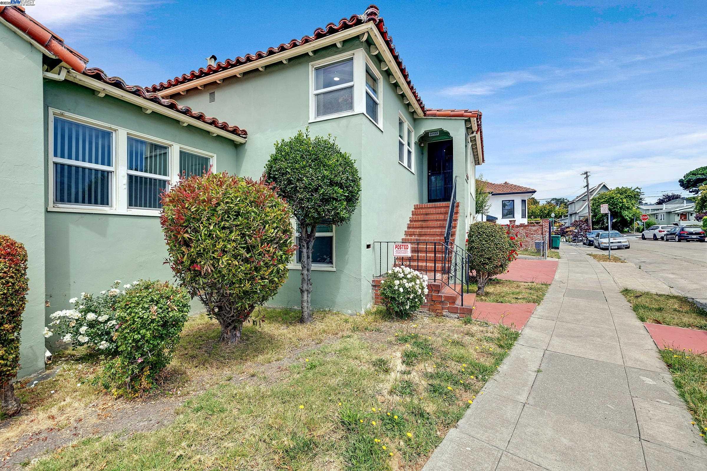 Detail Gallery Image 5 of 27 For 5707 Carberry Ave, Oakland,  CA 94609 - – Beds | – Baths