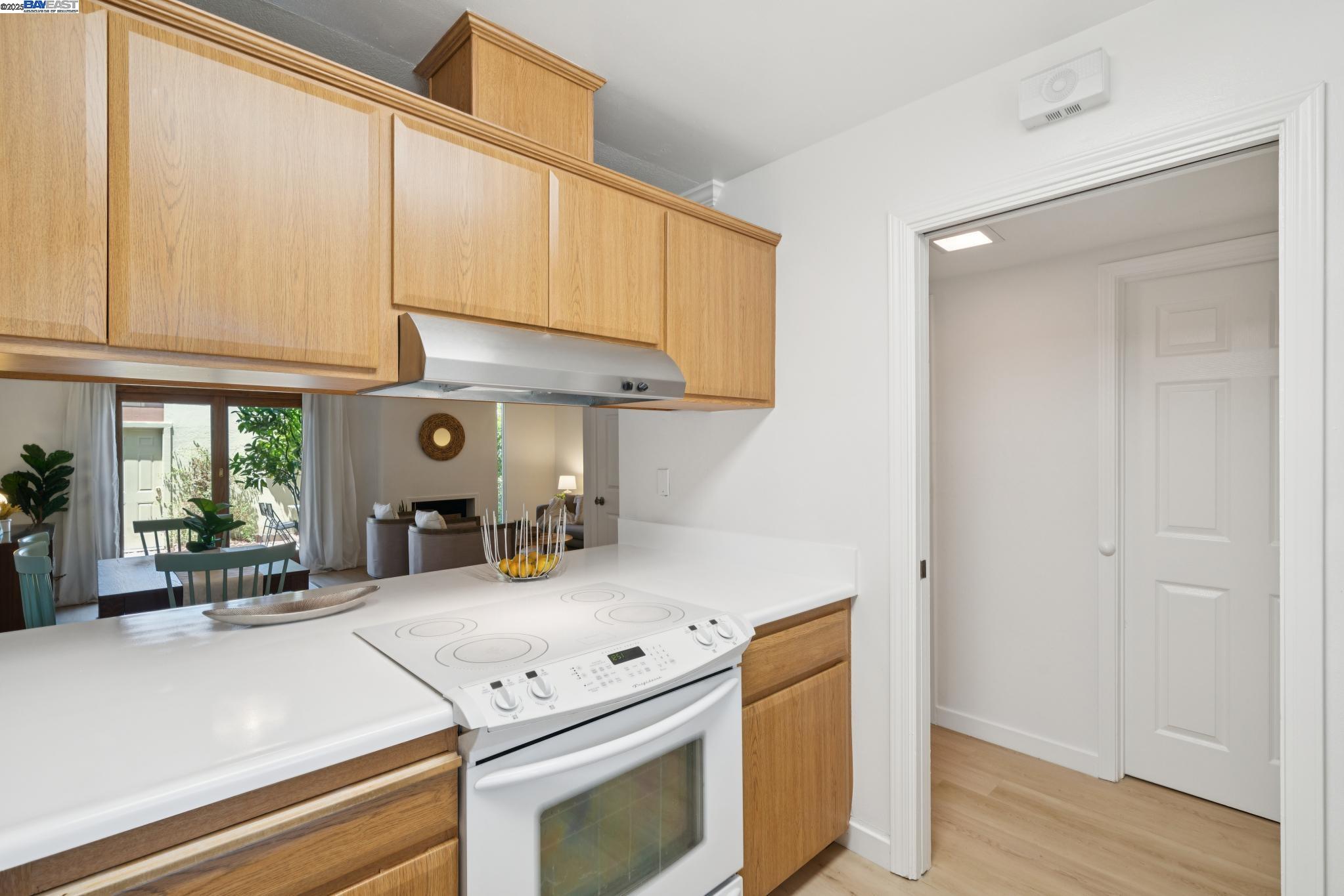 Detail Gallery Image 11 of 44 For 1105 Fontana Dr, Alameda,  CA 94502 - 2 Beds | 1/1 Baths