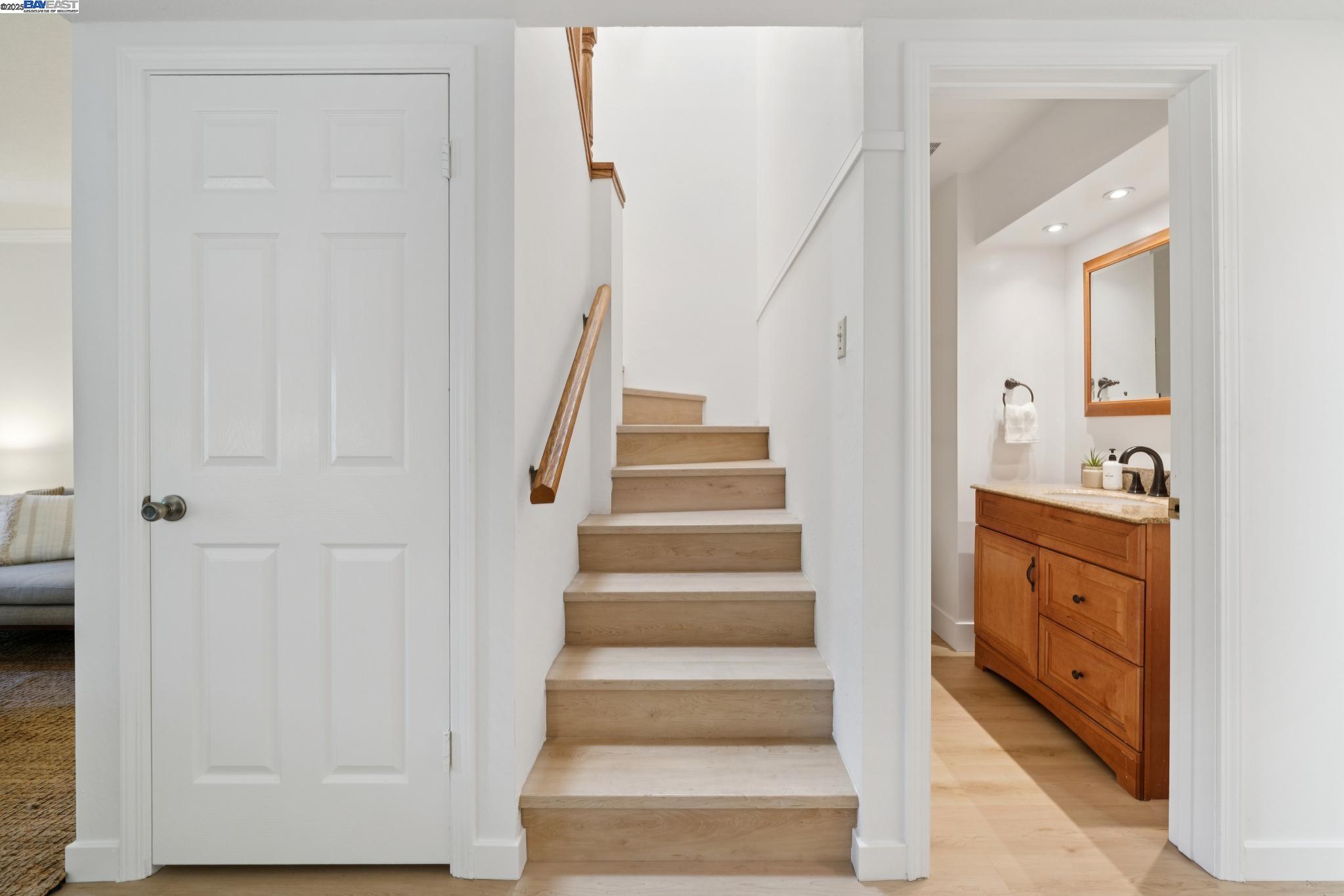 Detail Gallery Image 13 of 44 For 1105 Fontana Dr, Alameda,  CA 94502 - 2 Beds | 1/1 Baths