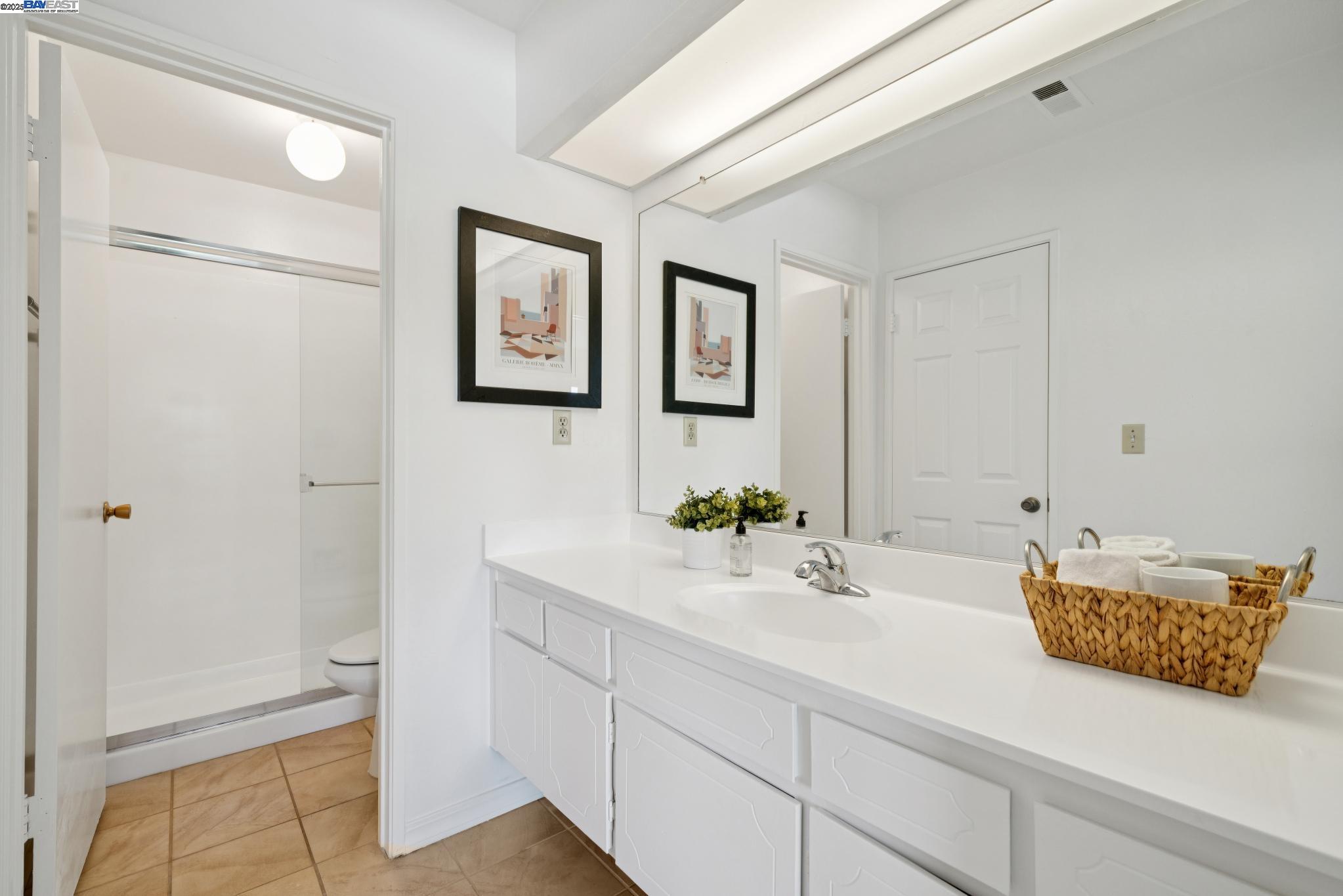 Detail Gallery Image 17 of 44 For 1105 Fontana Dr, Alameda,  CA 94502 - 2 Beds | 1/1 Baths