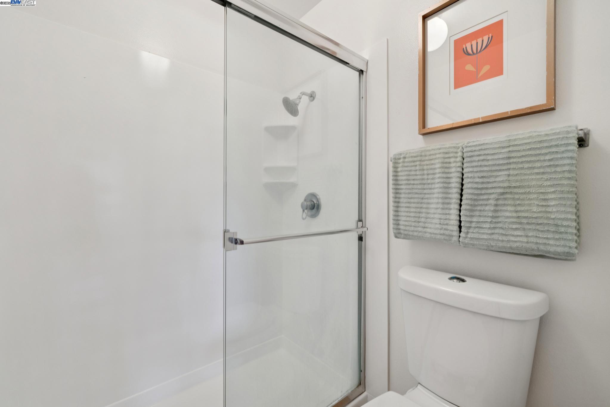 Detail Gallery Image 18 of 44 For 1105 Fontana Dr, Alameda,  CA 94502 - 2 Beds | 1/1 Baths