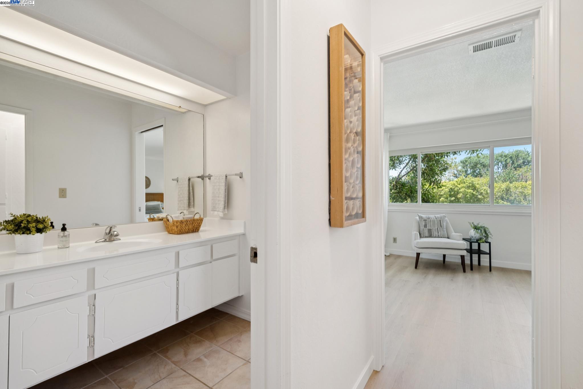 Detail Gallery Image 19 of 44 For 1105 Fontana Dr, Alameda,  CA 94502 - 2 Beds | 1/1 Baths