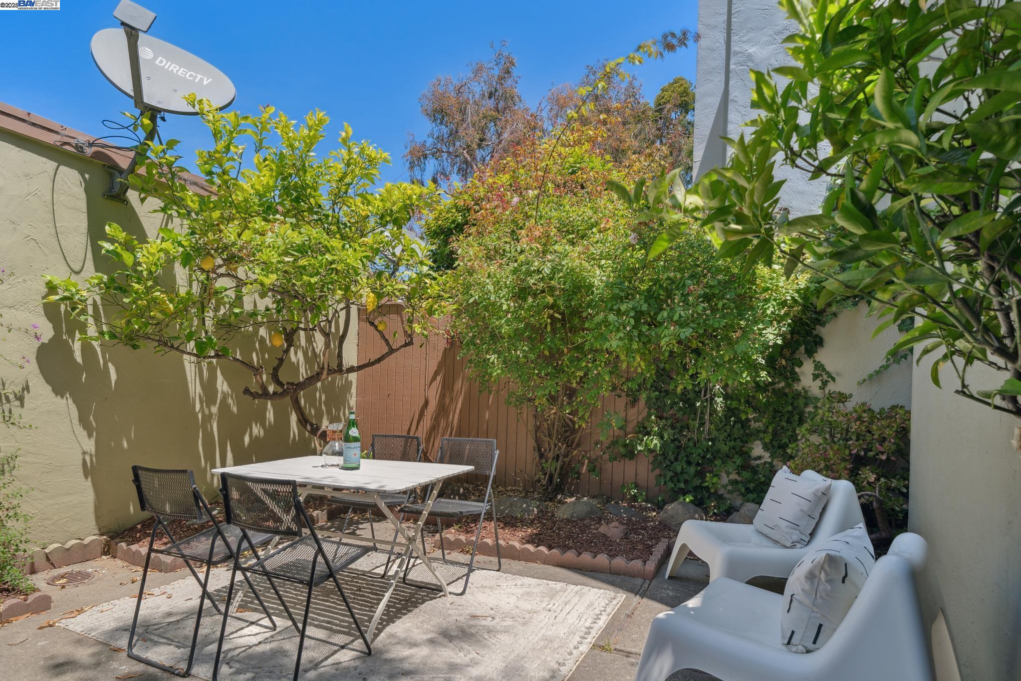 Detail Gallery Image 25 of 44 For 1105 Fontana Dr, Alameda,  CA 94502 - 2 Beds | 1/1 Baths