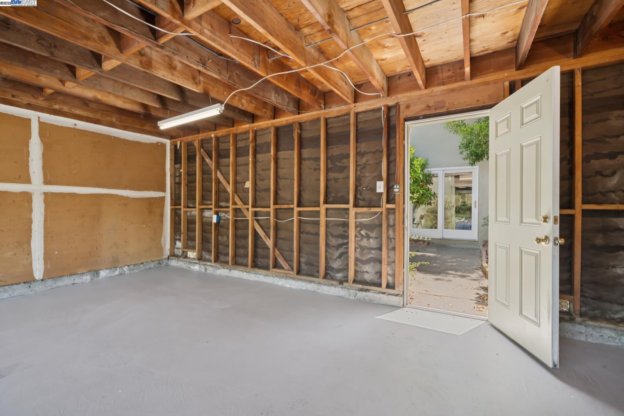 Detail Gallery Image 28 of 44 For 1105 Fontana Dr, Alameda,  CA 94502 - 2 Beds | 1/1 Baths