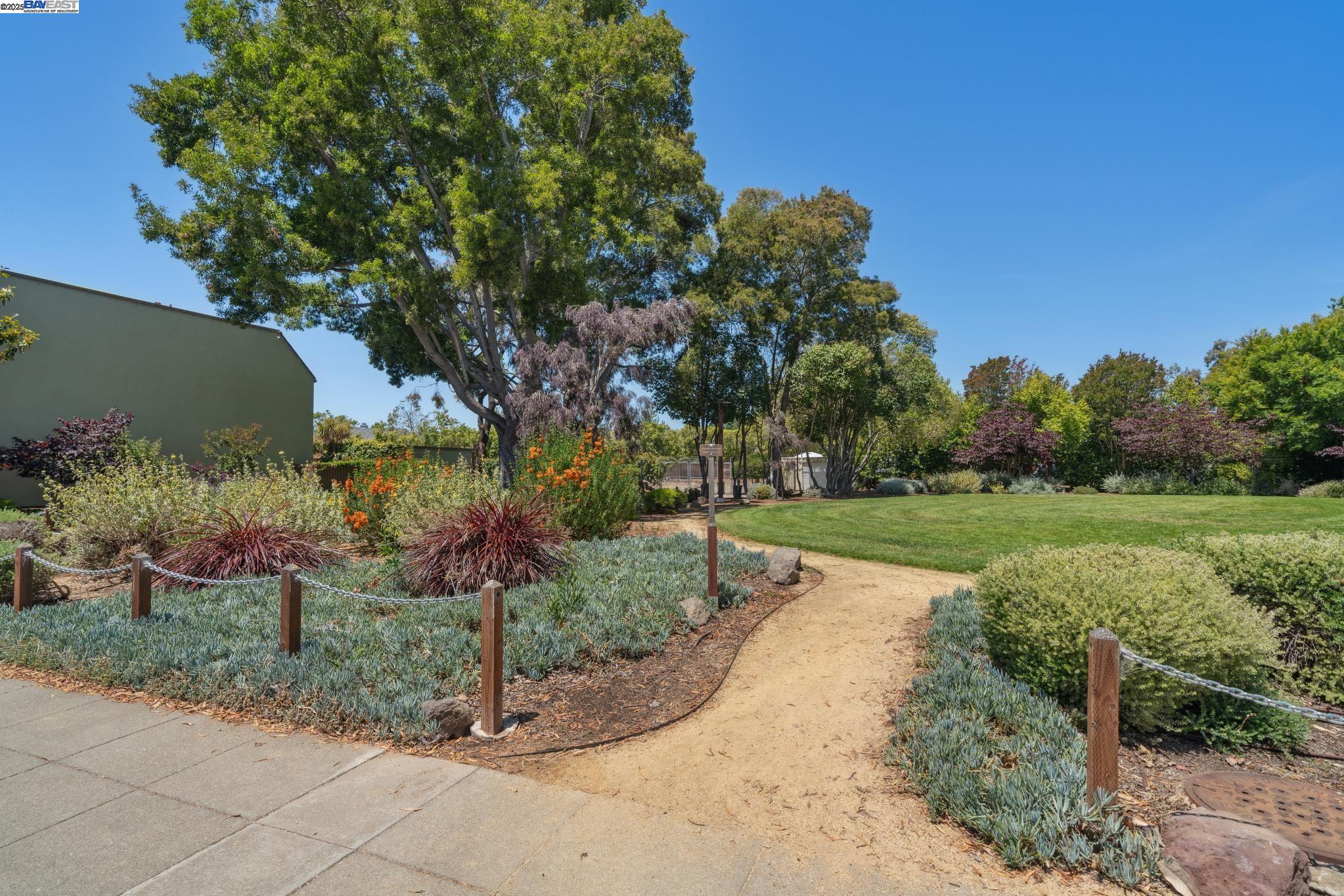 Detail Gallery Image 42 of 44 For 1105 Fontana Dr, Alameda,  CA 94502 - 2 Beds | 1/1 Baths