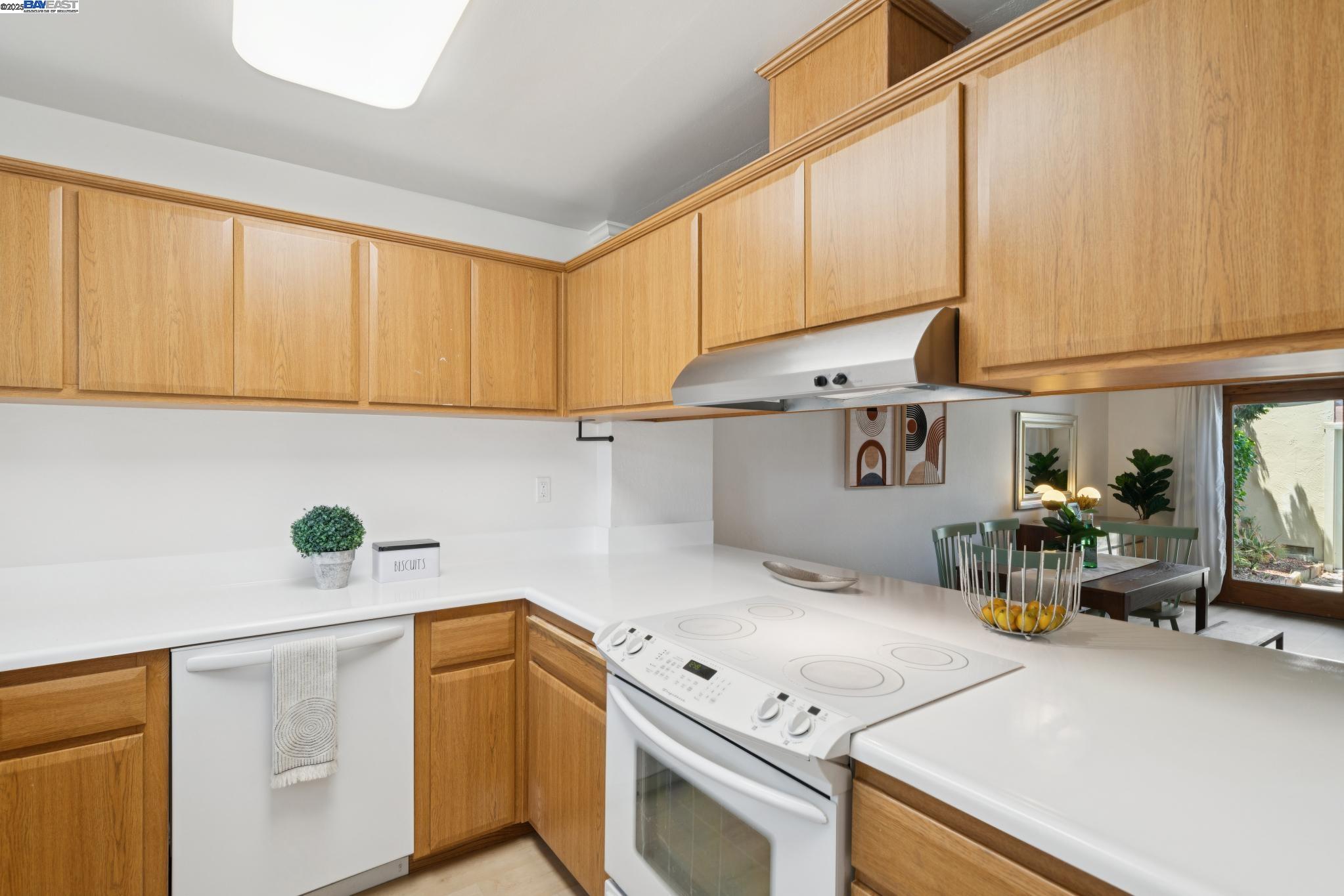 Detail Gallery Image 10 of 44 For 1105 Fontana Dr, Alameda,  CA 94502 - 2 Beds | 1/1 Baths